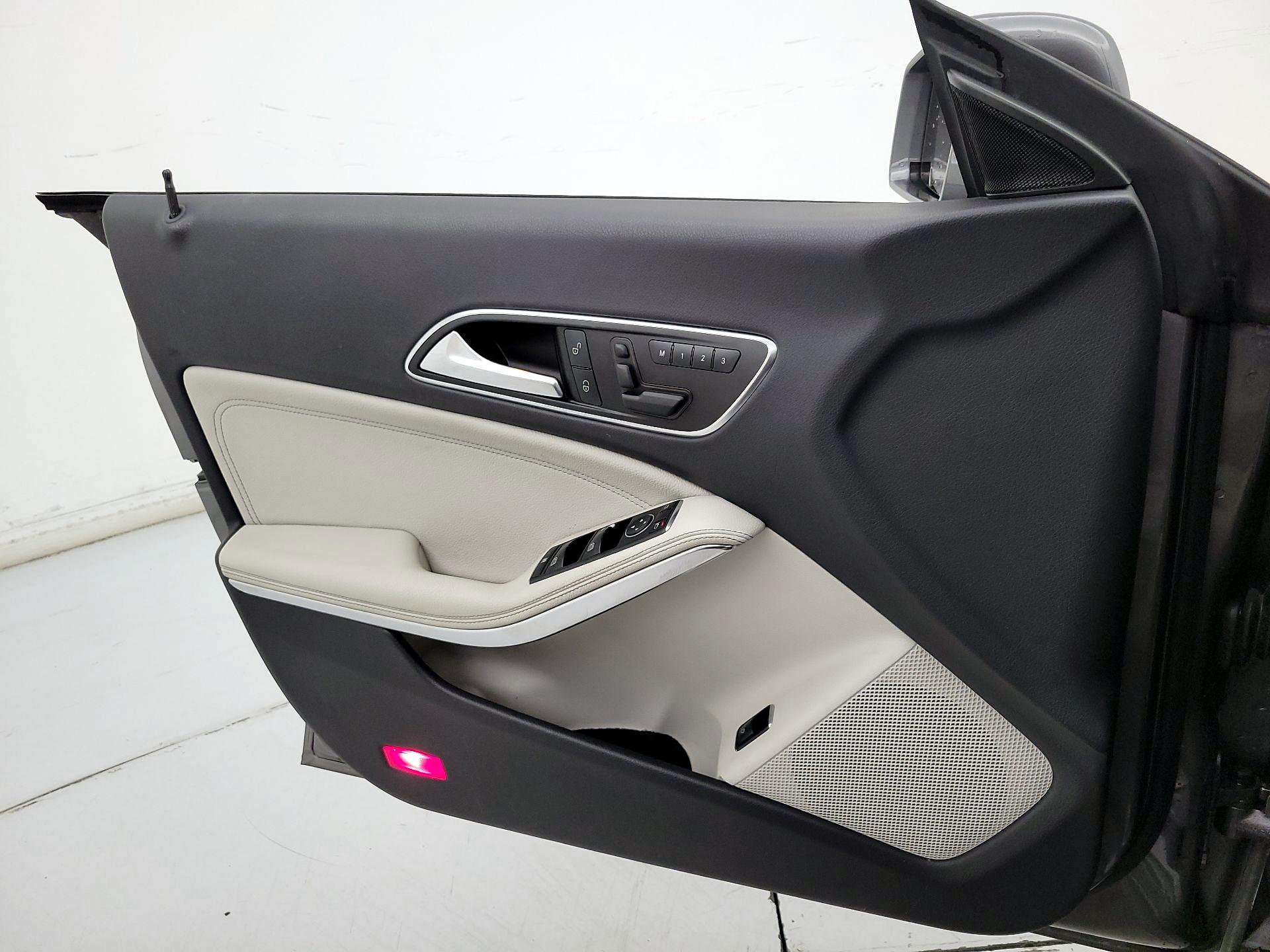 Thumbnail: 2015 Mercedes-Benz CLA - 12