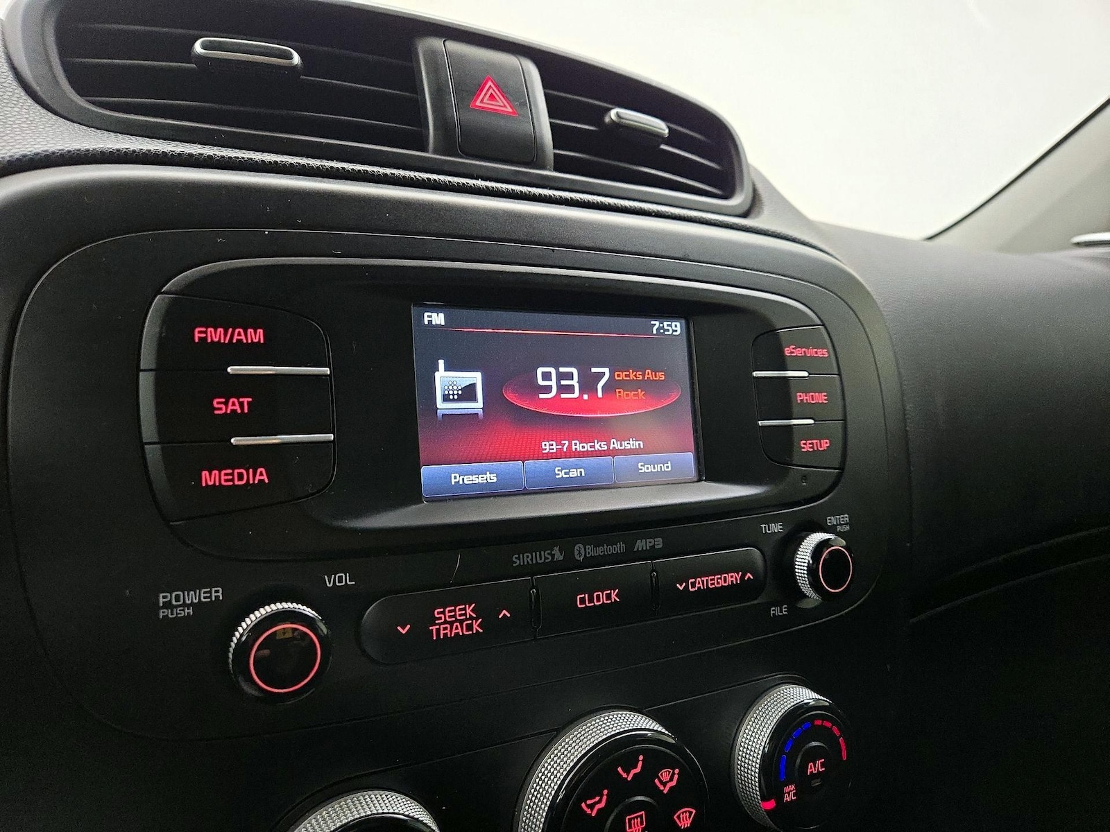 2014 Kia Soul + - Photo 16