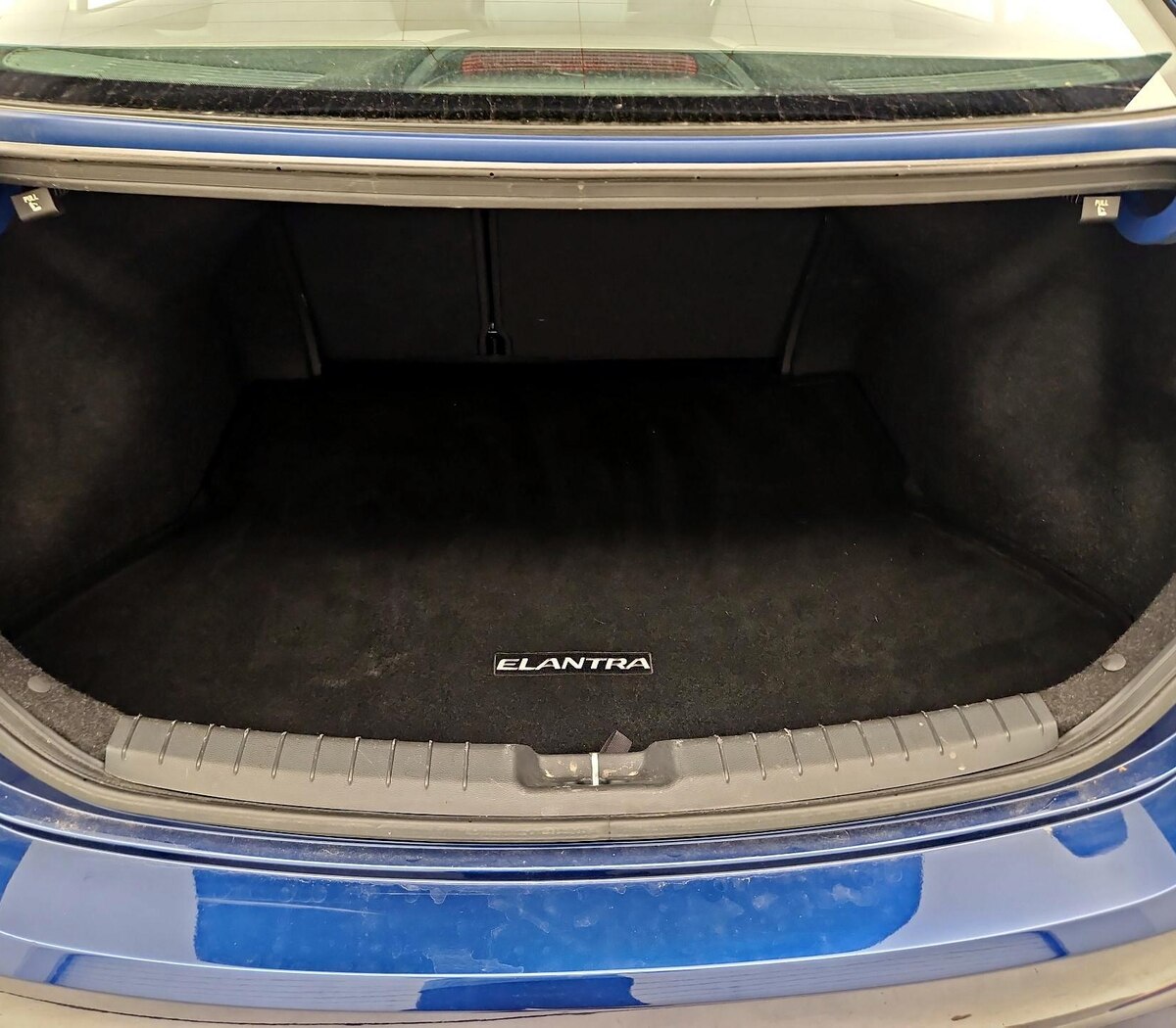 Trunk/Cargo (Seats Up)
