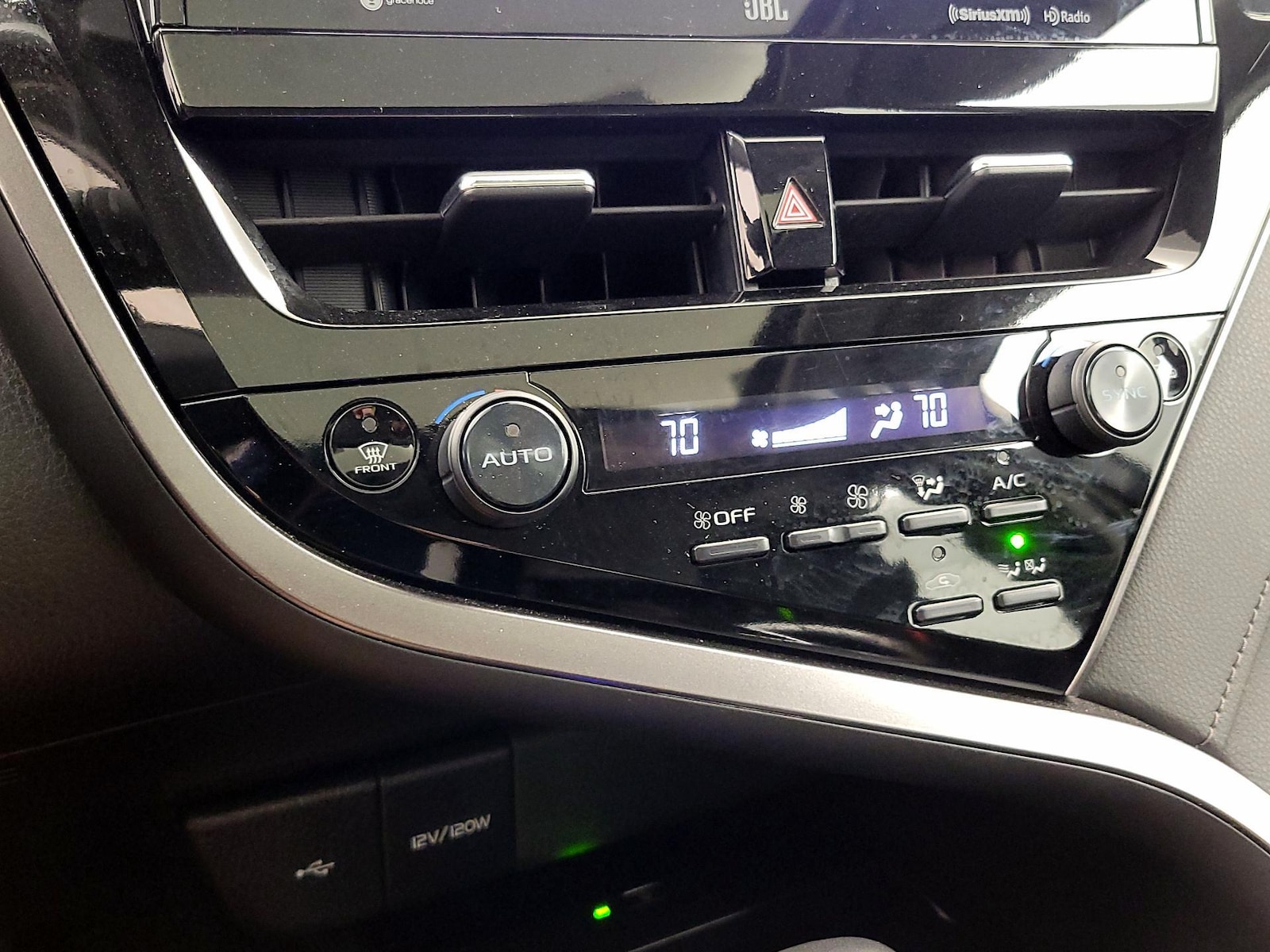 2024 Toyota Camry XLE - Photo 18
