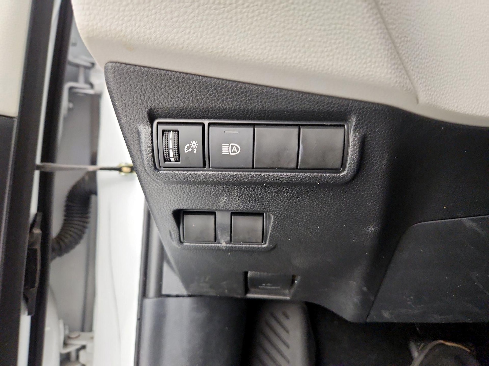 2022 Toyota Corolla Cross L - Photo 14