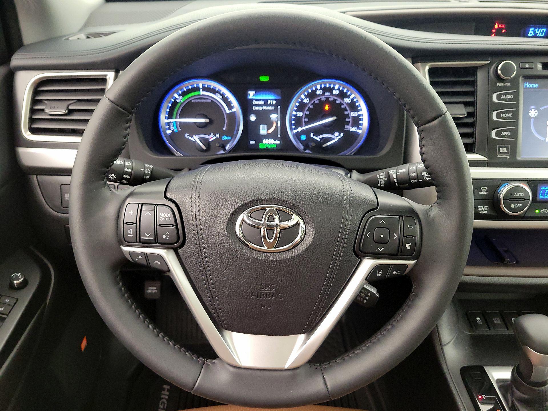 Thumbnail: 2019 Toyota Highlander - 10