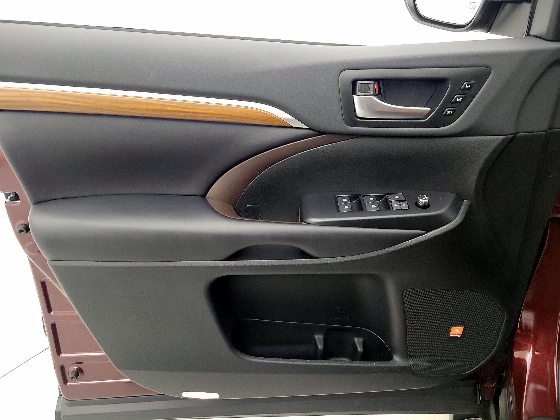 Thumbnail: 2019 Toyota Highlander - 12