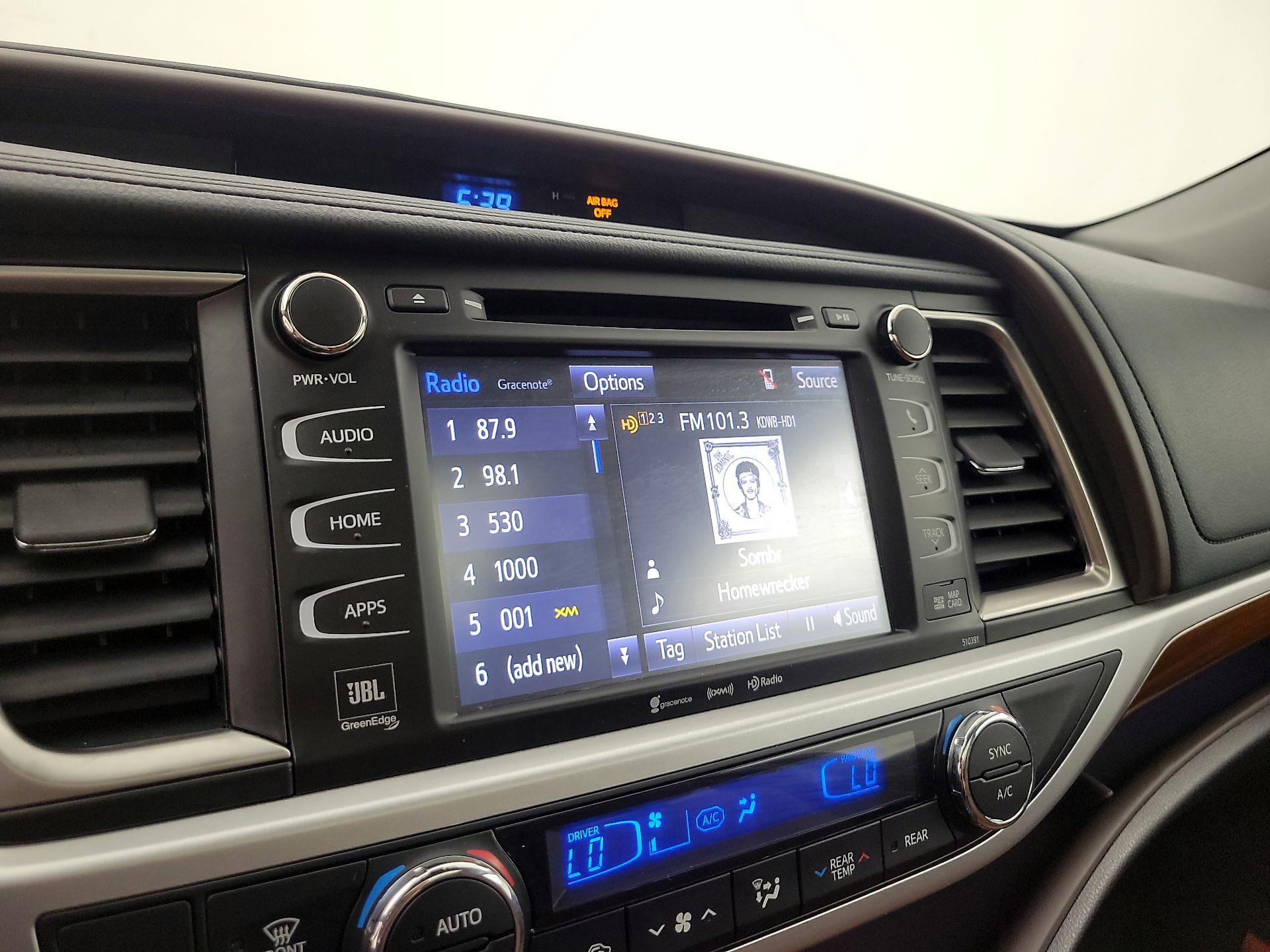 Thumbnail: 2019 Toyota Highlander - 16