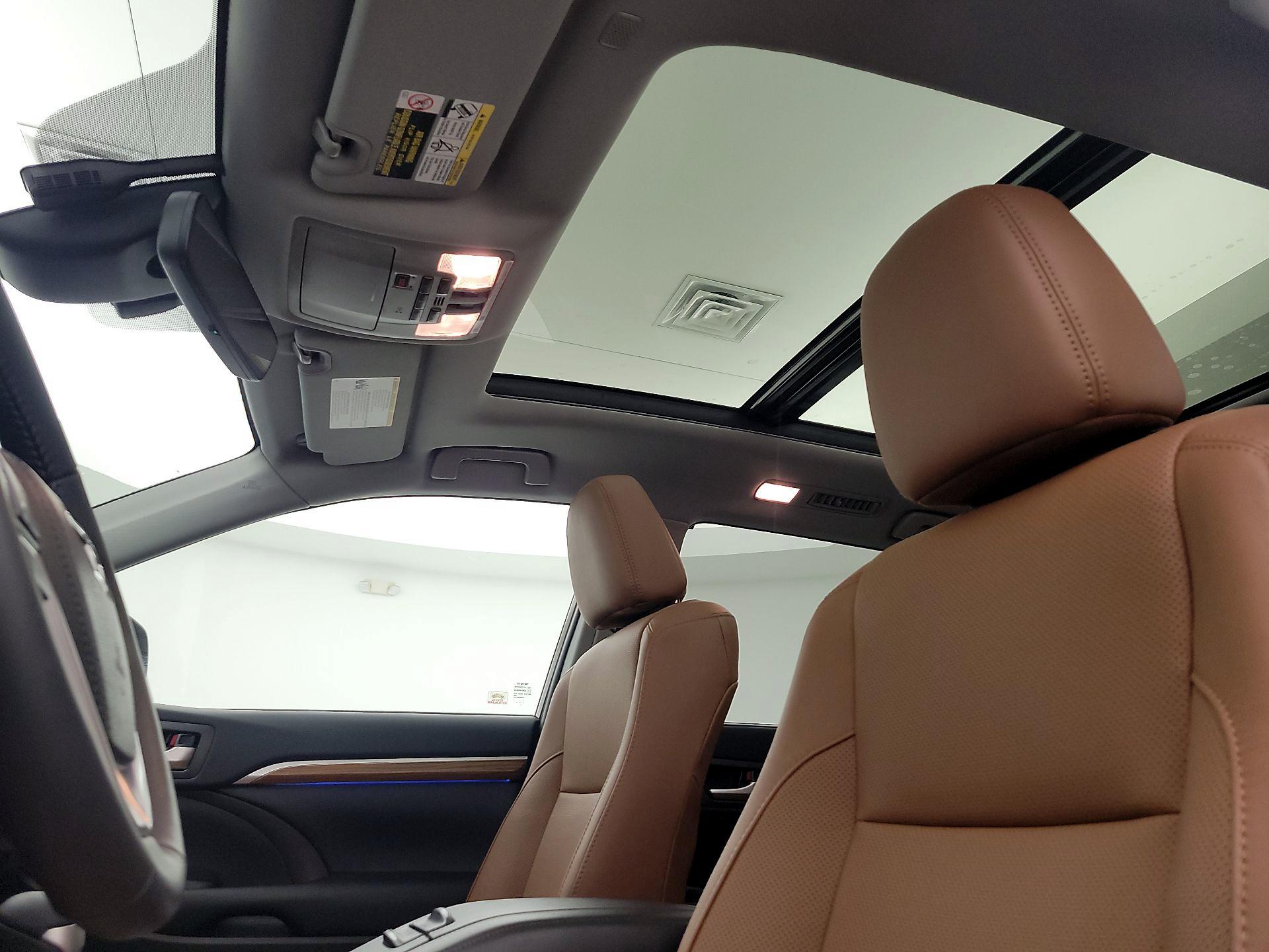 Thumbnail: 2019 Toyota Highlander - 20