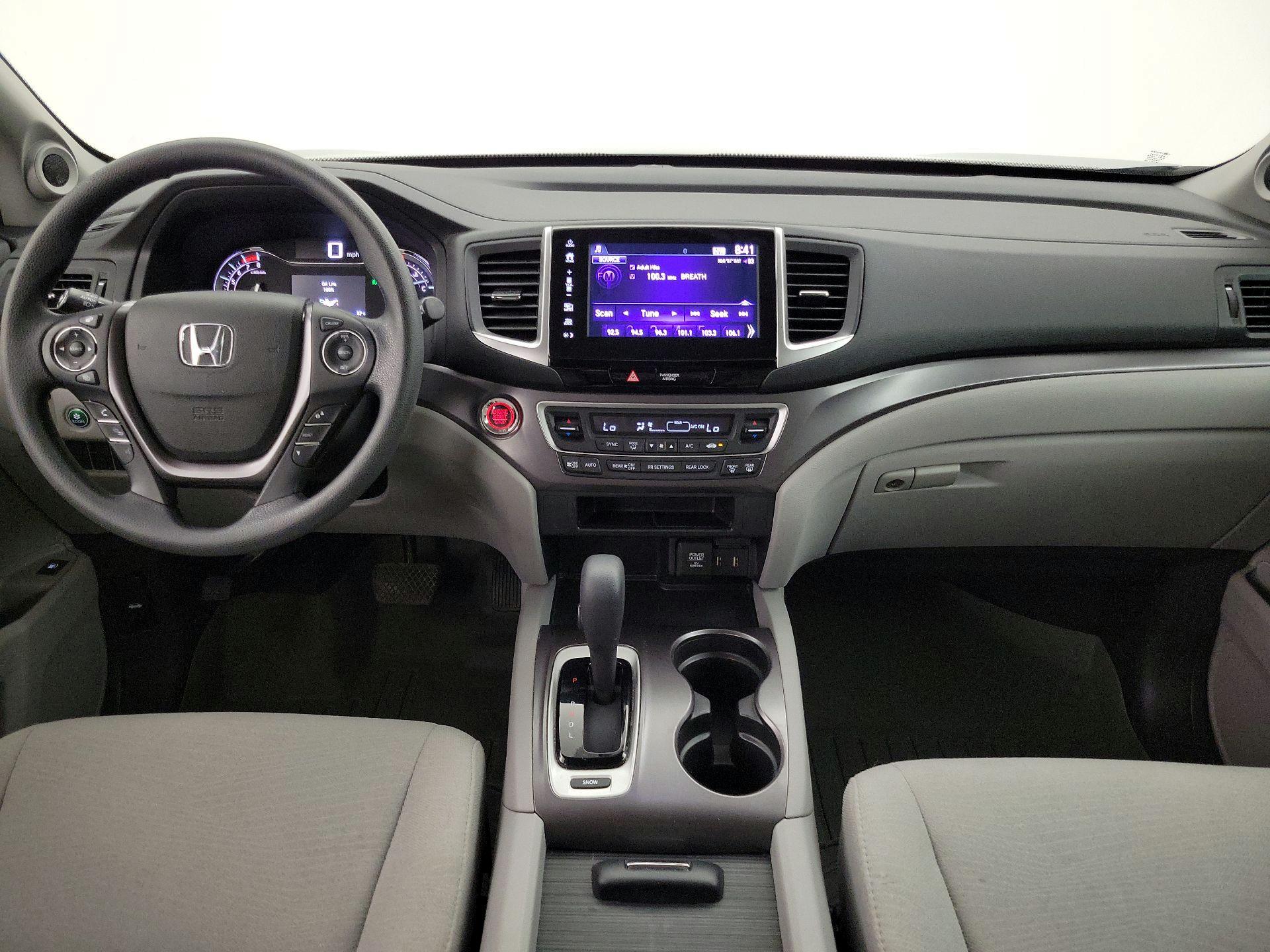 Thumbnail: 2017 Honda Pilot - 9