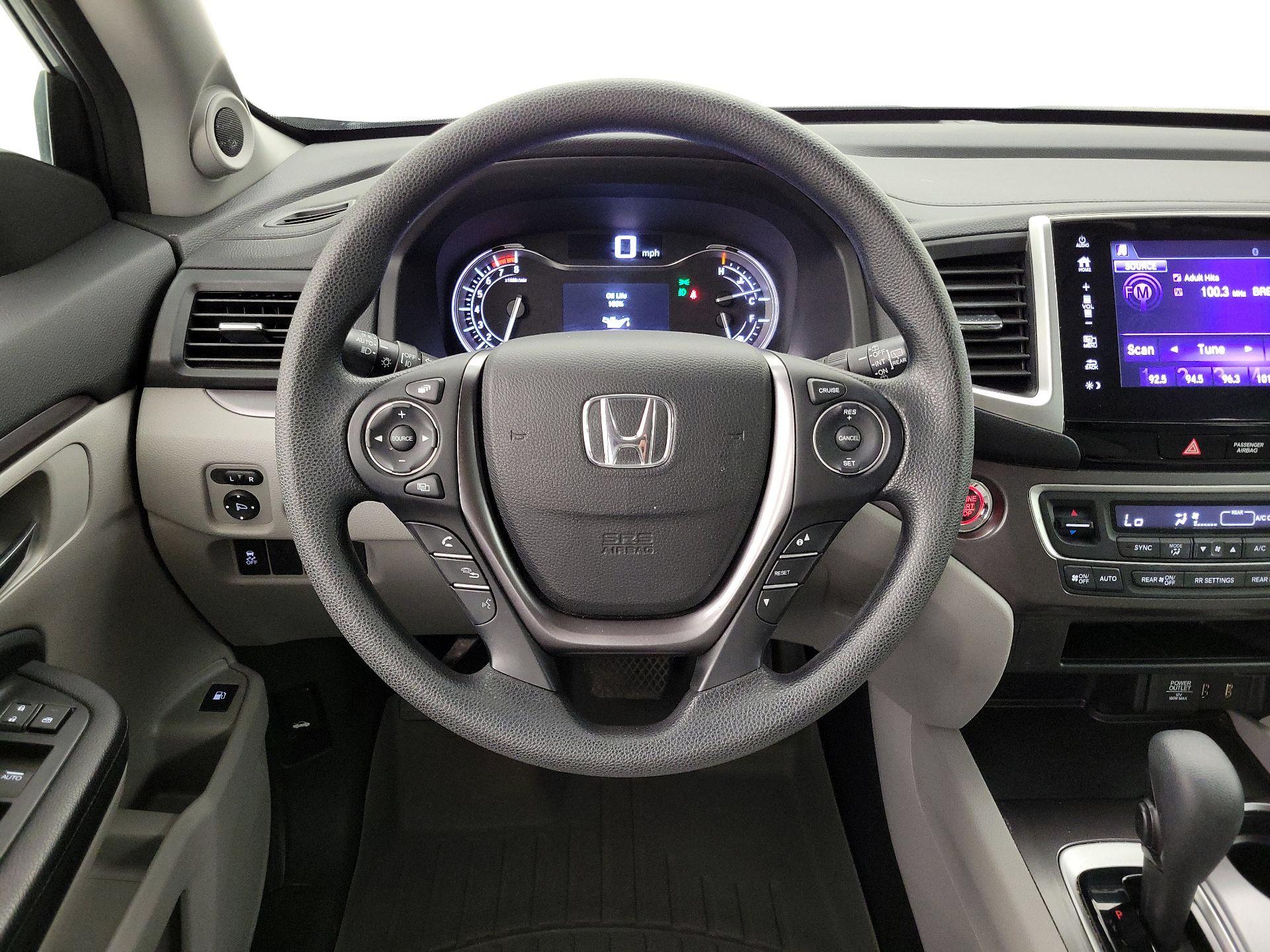 Thumbnail: 2017 Honda Pilot - 10