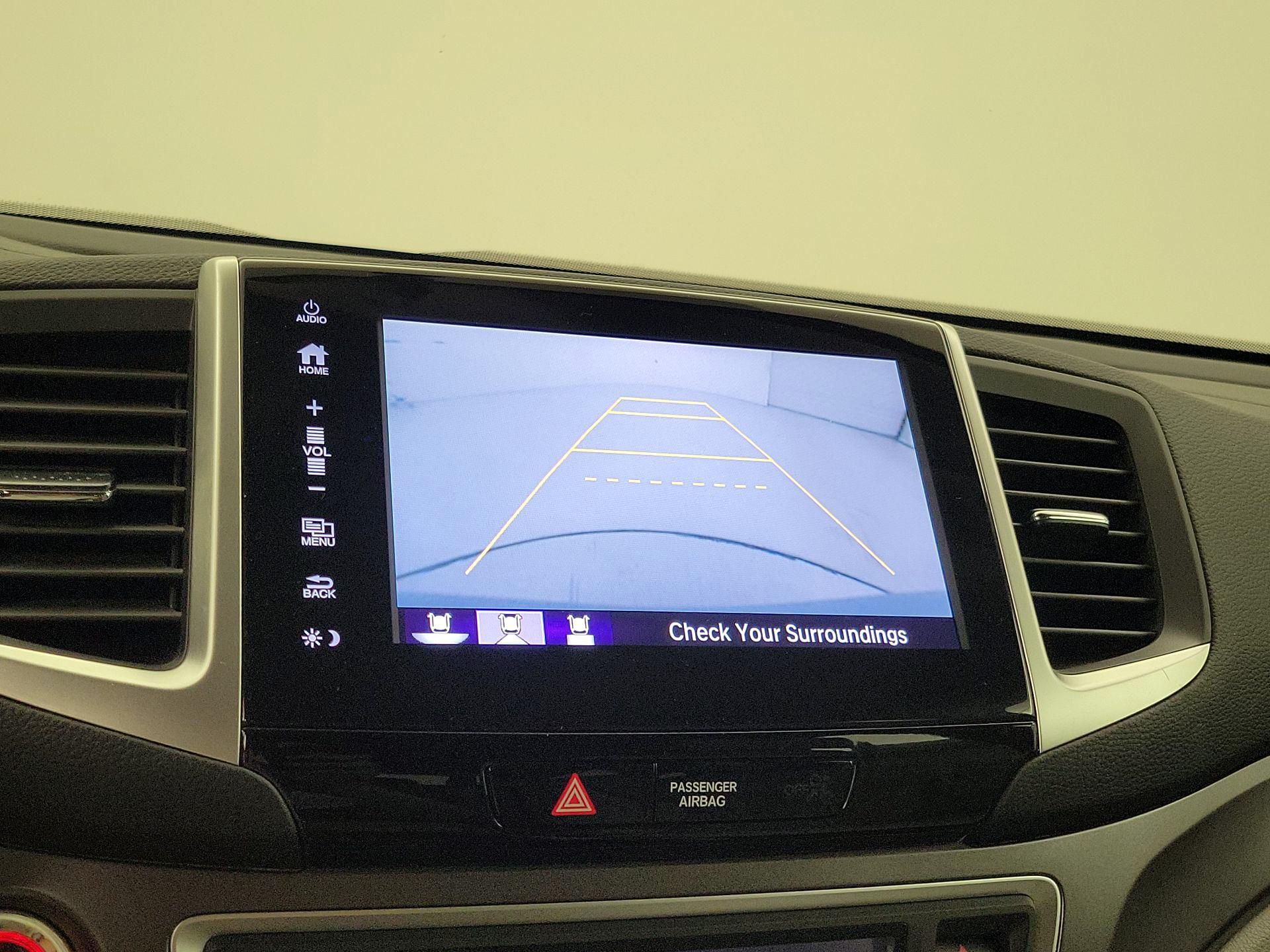 Thumbnail: 2017 Honda Pilot - 14