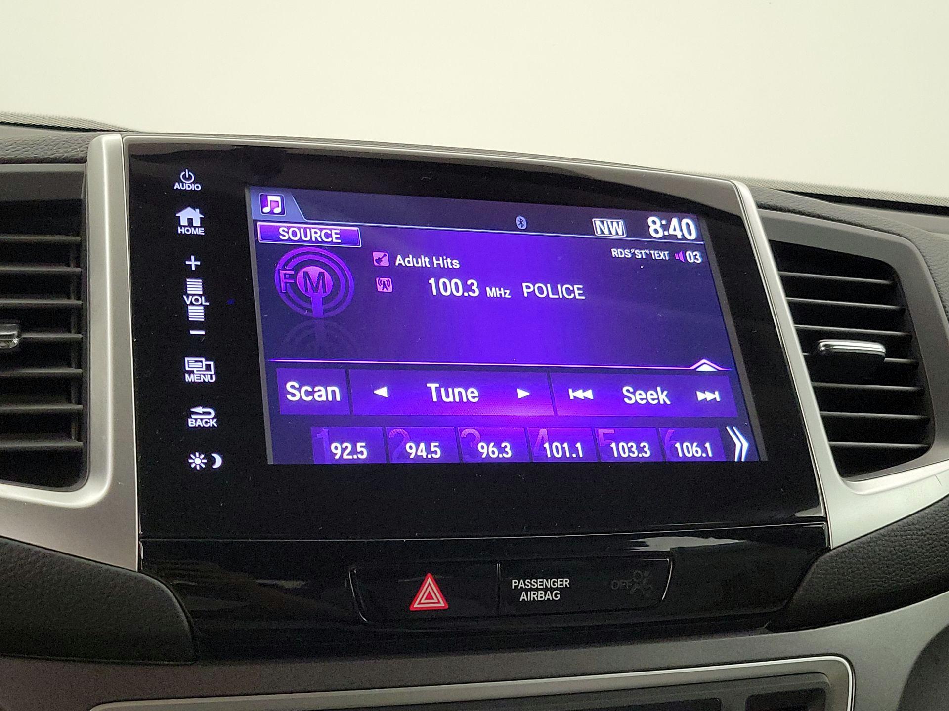 Thumbnail: 2017 Honda Pilot - 15