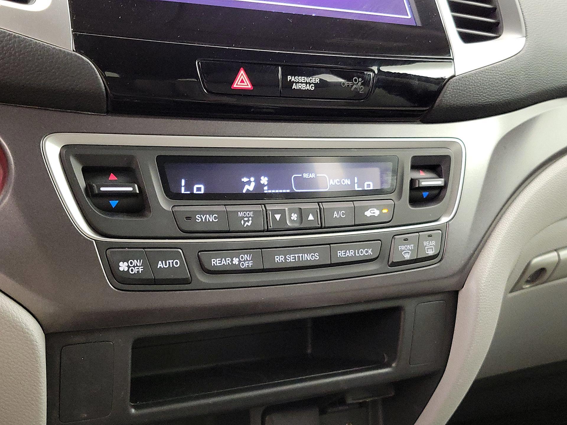Thumbnail: 2017 Honda Pilot - 16