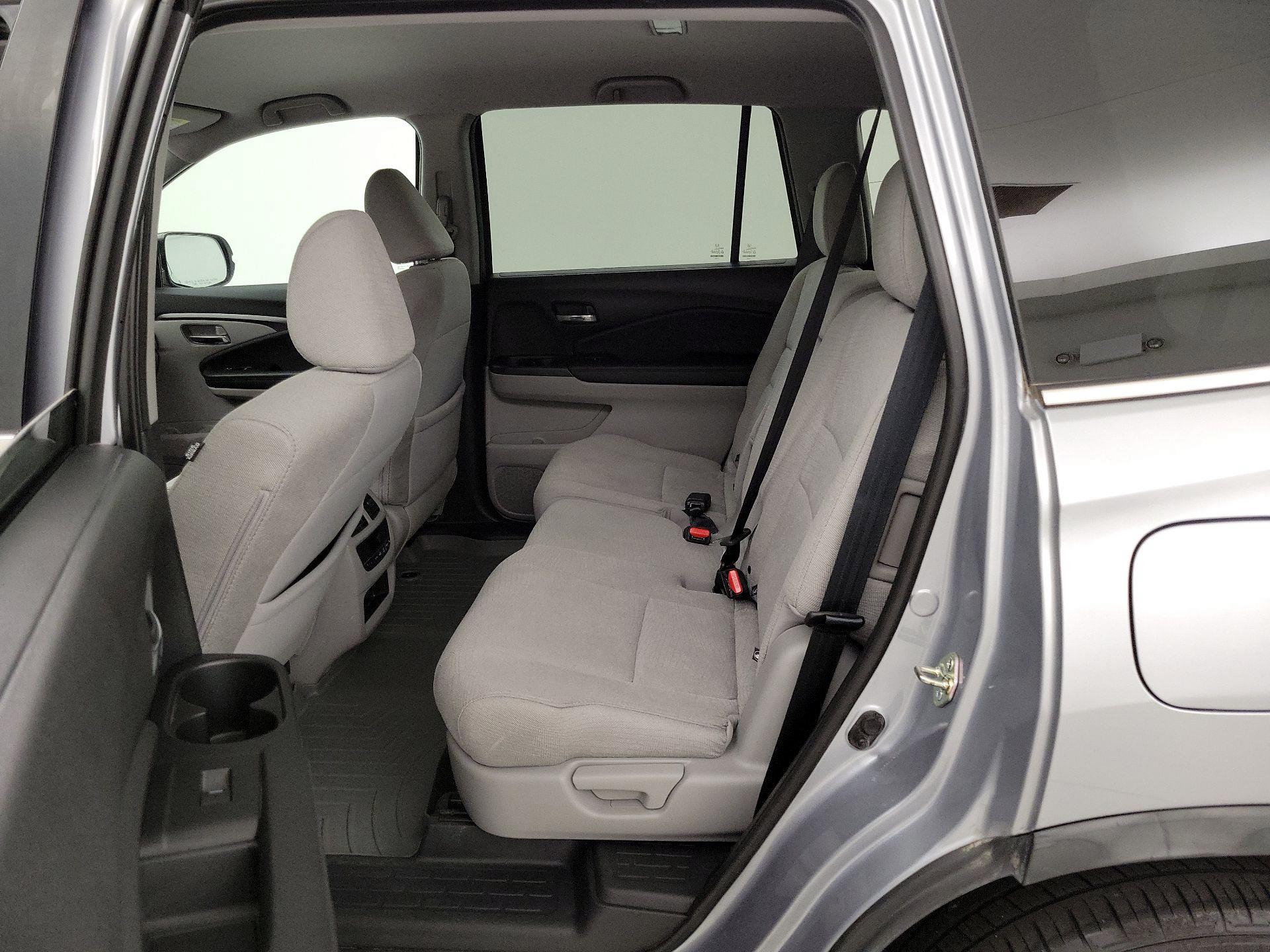 Thumbnail: 2017 Honda Pilot - 19