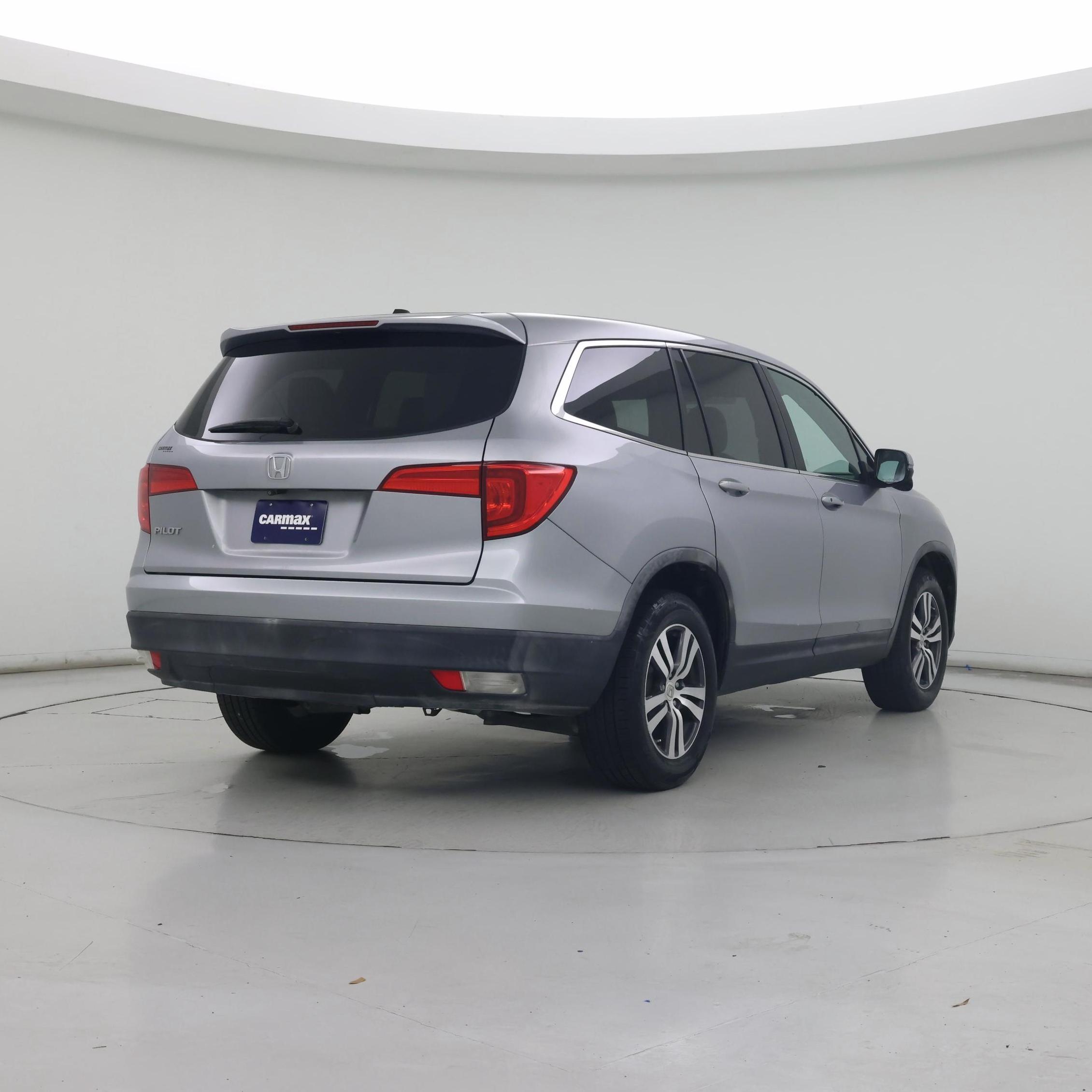 Thumbnail: 2017 Honda Pilot - 8