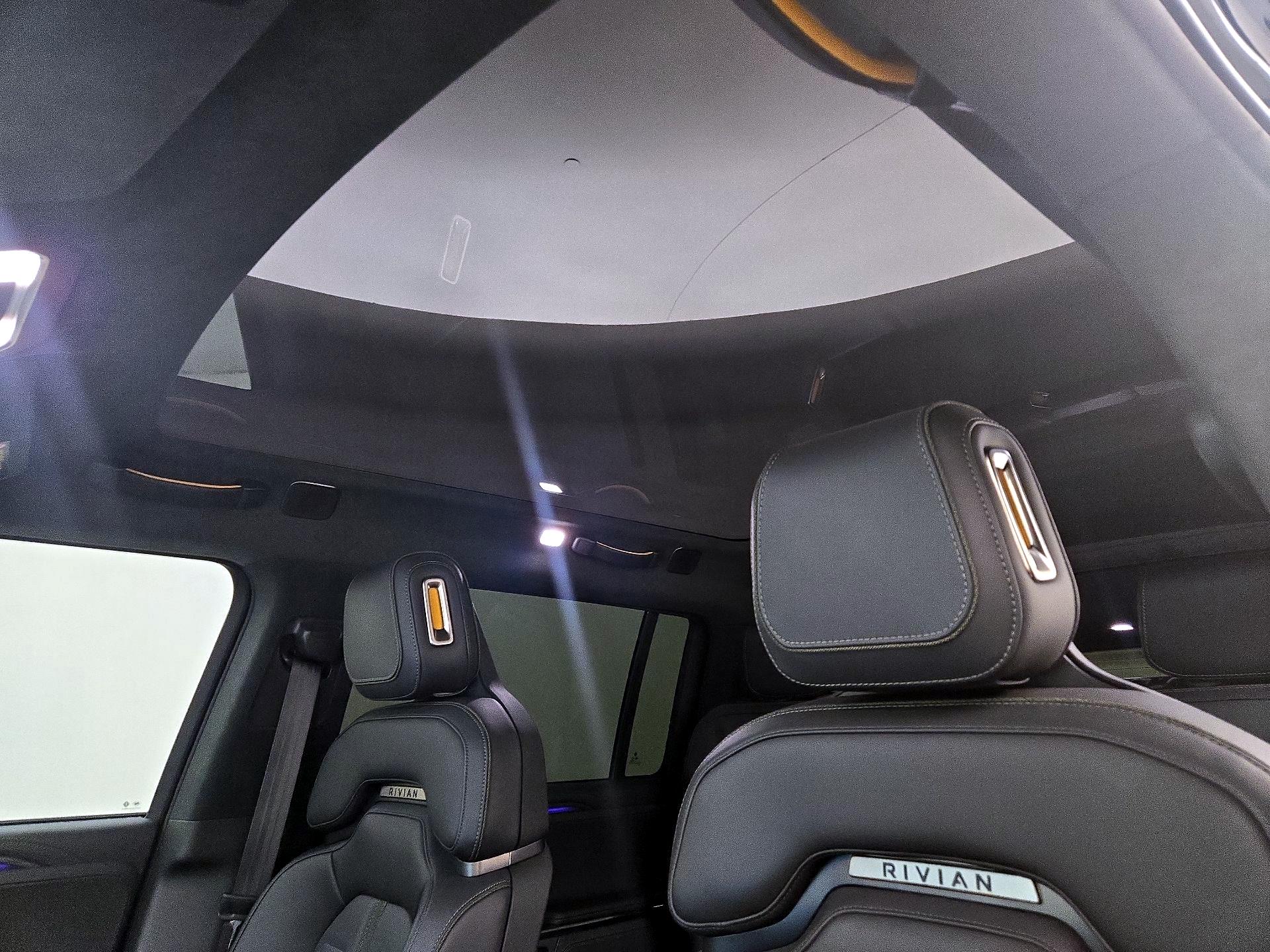 Thumbnail: 2023 Rivian R1S - 19
