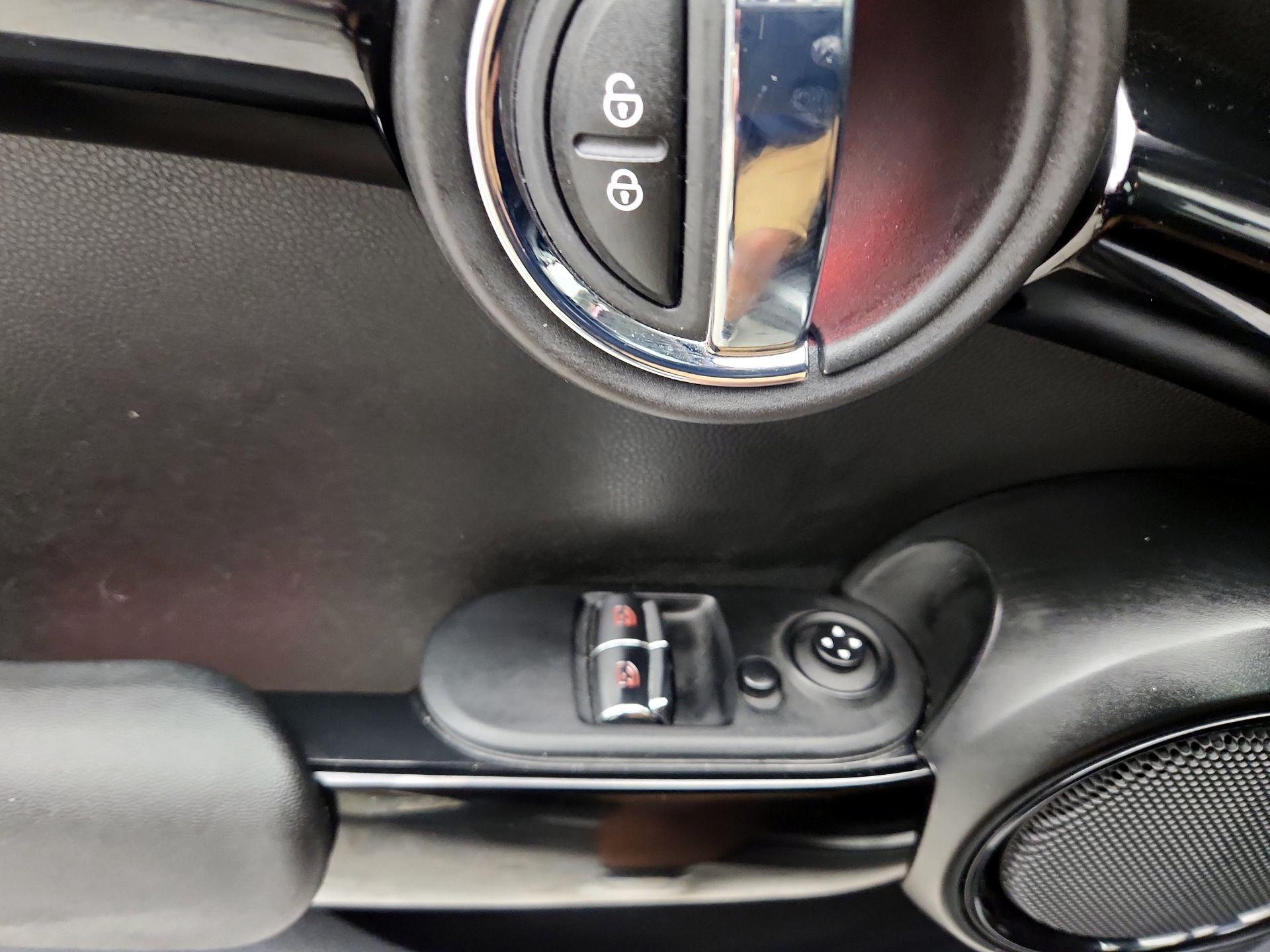 Thumbnail: 2019 MINI Cooper Hardtop - 12