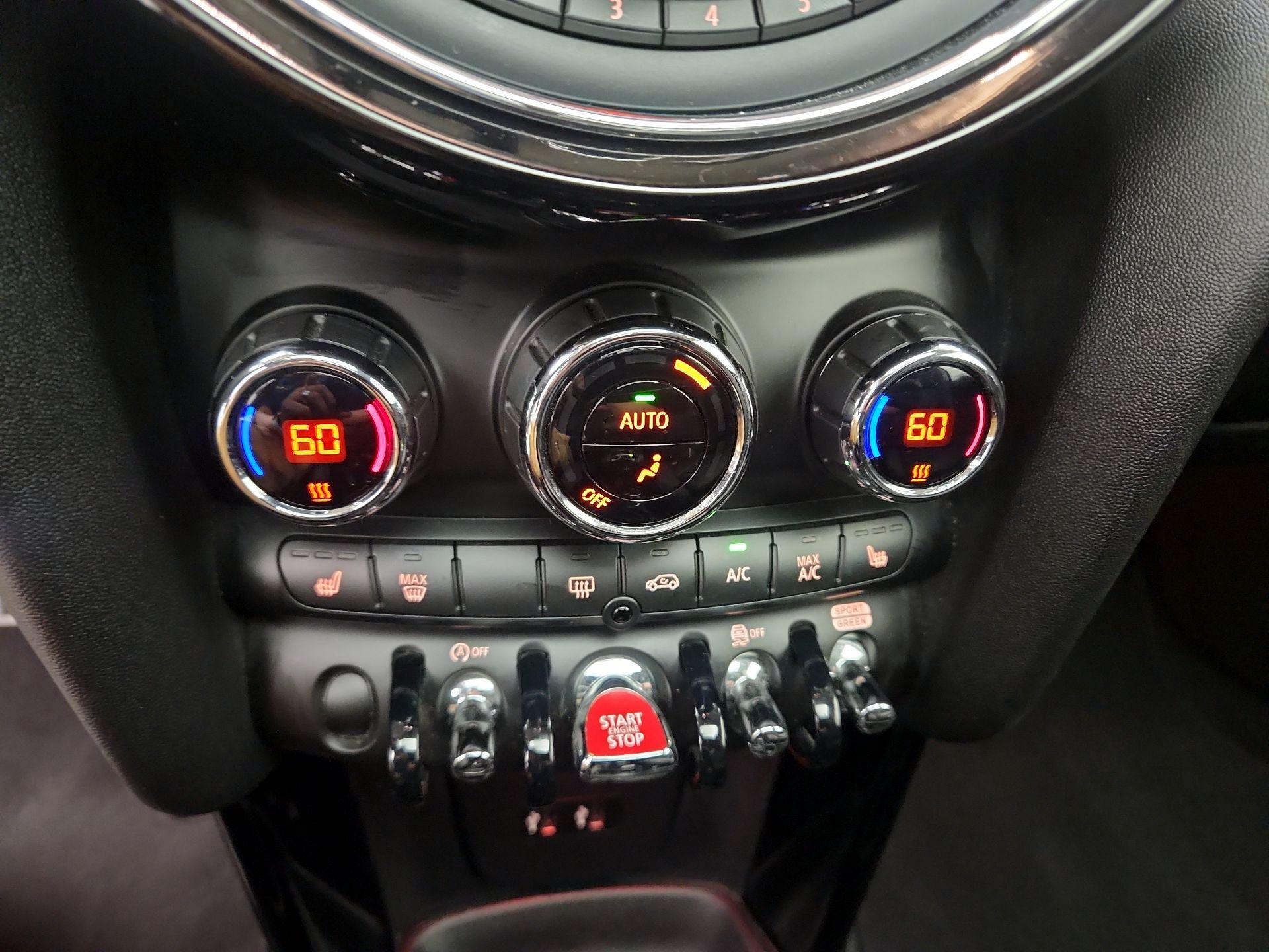 Thumbnail: 2019 MINI Cooper Hardtop - 17