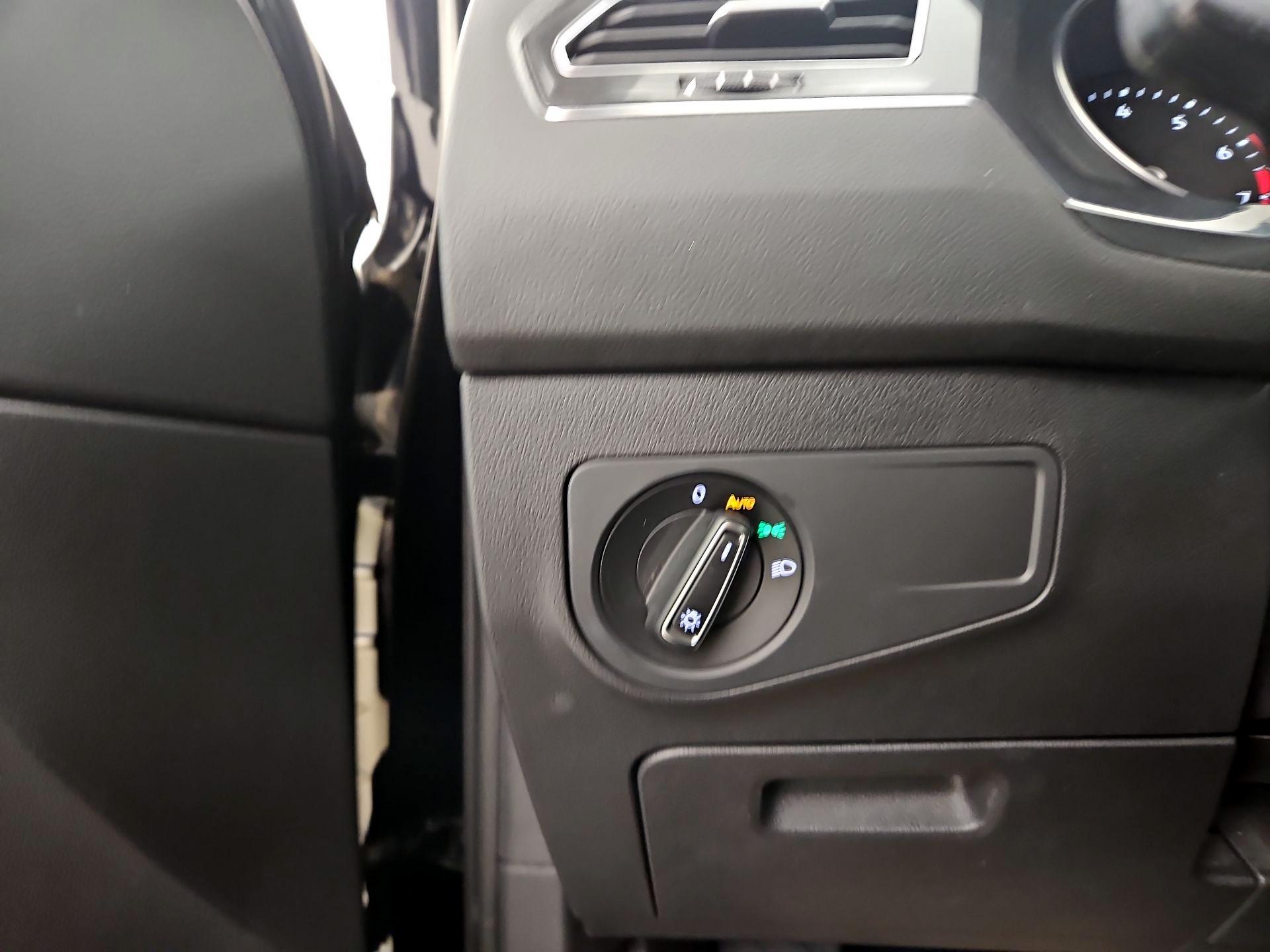 Thumbnail: 2021 Volkswagen Tiguan - 13