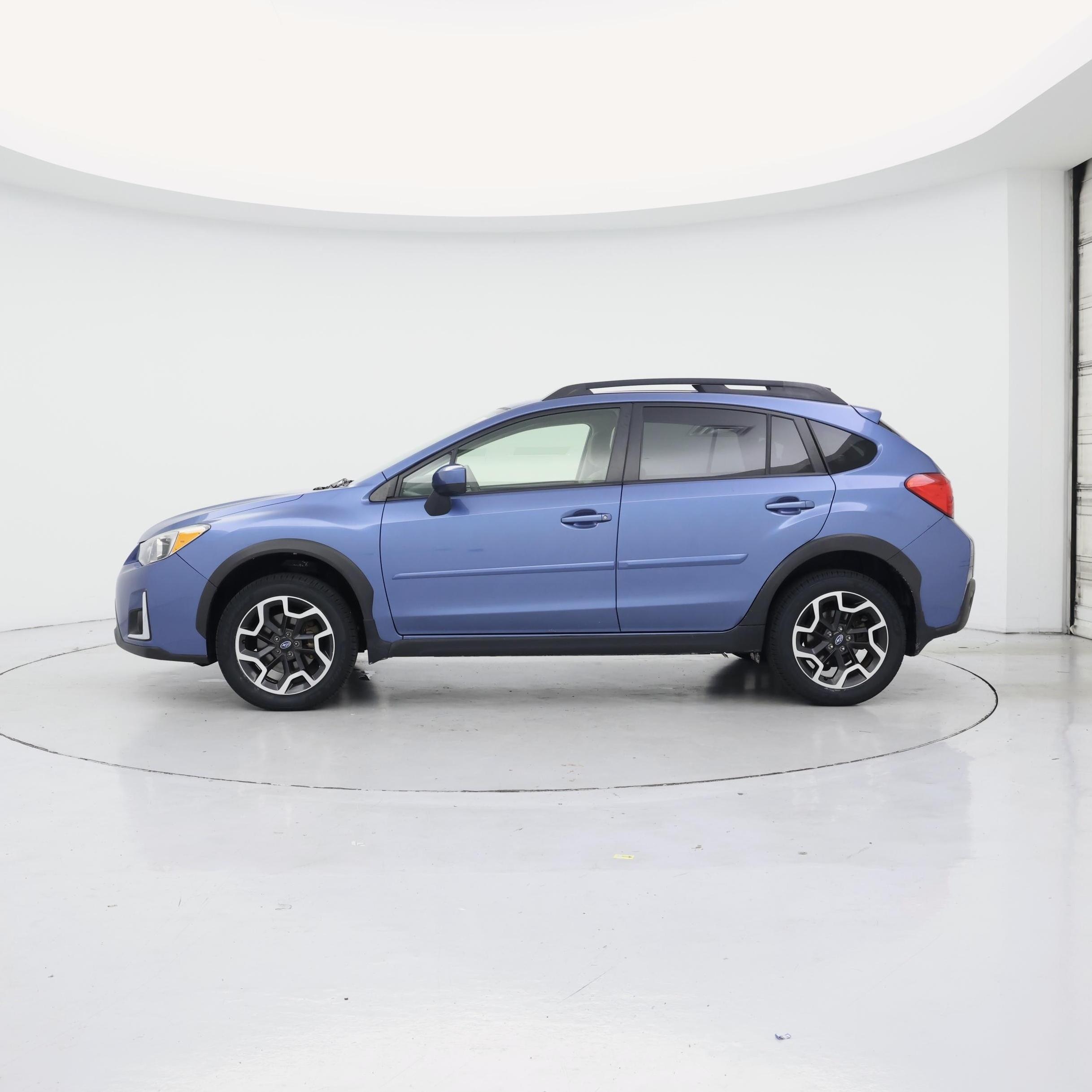 Thumbnail: 2017 Subaru Crosstrek - 3