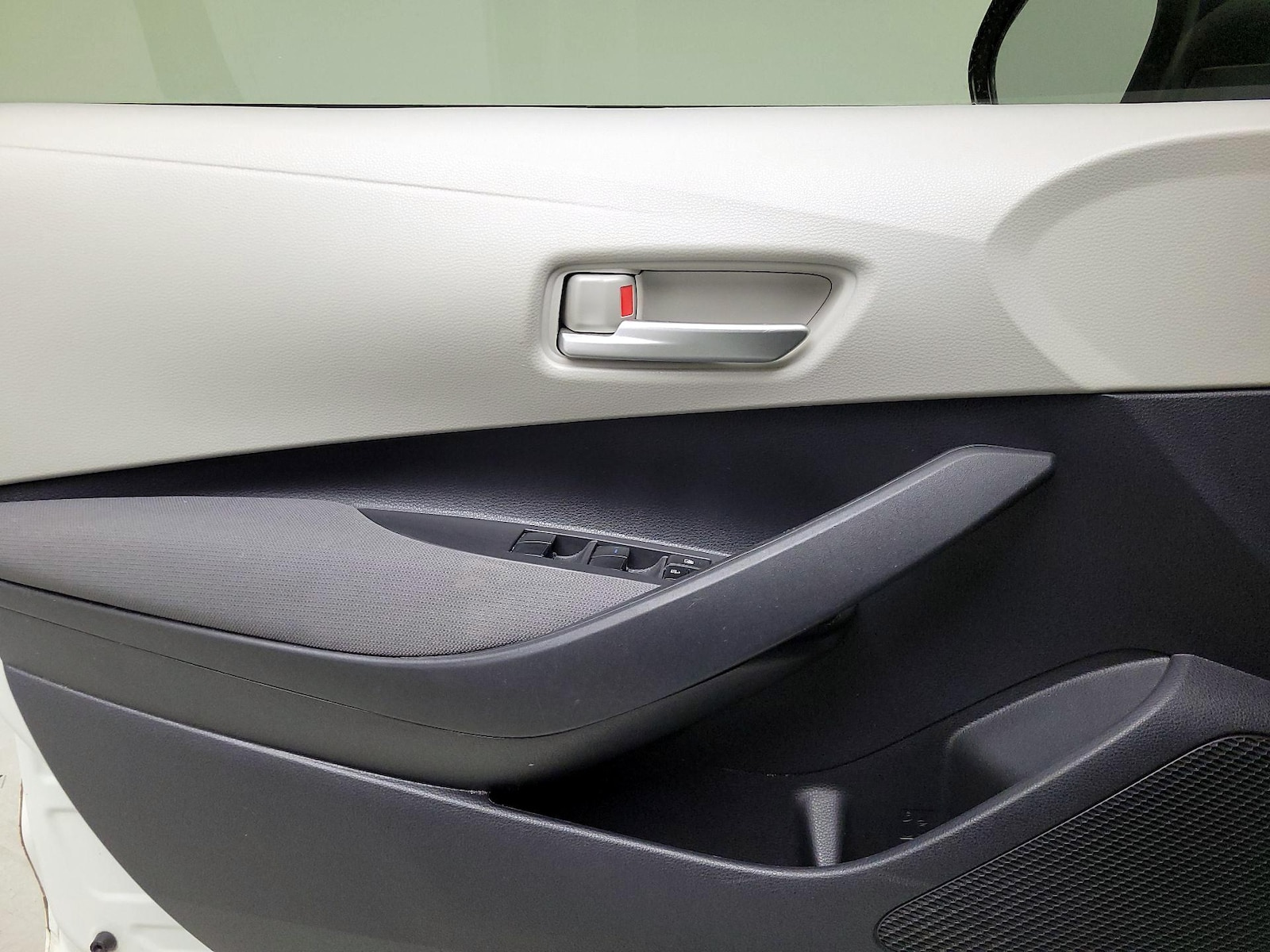 2020 Toyota Corolla LE - Photo 13