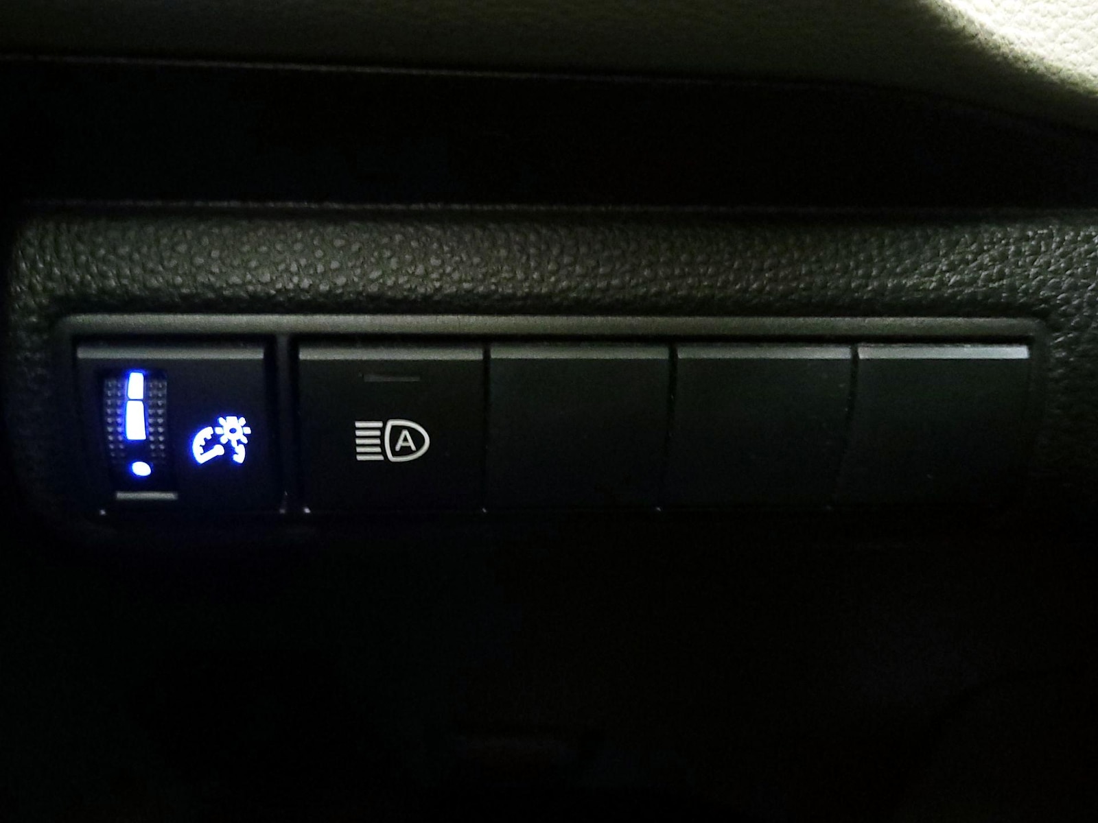 2020 Toyota Corolla LE - Photo 14