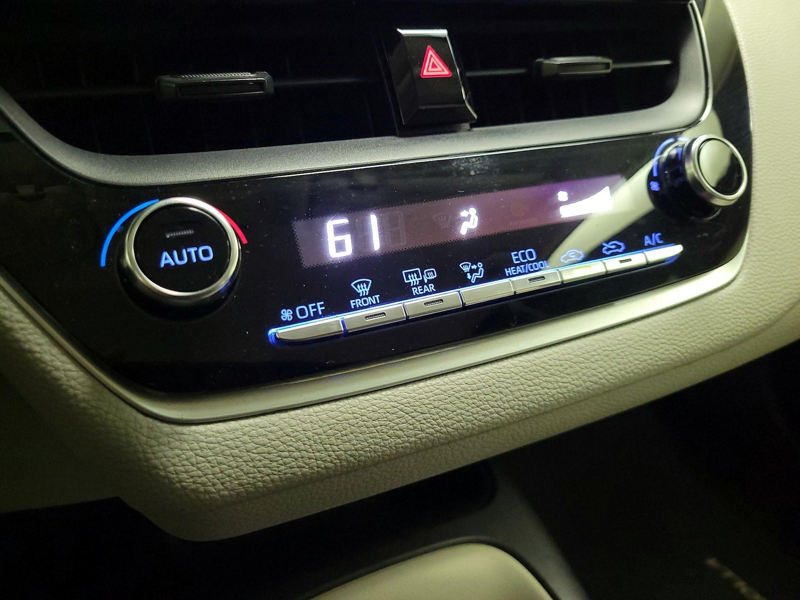 2020 Toyota Corolla LE - Photo 17