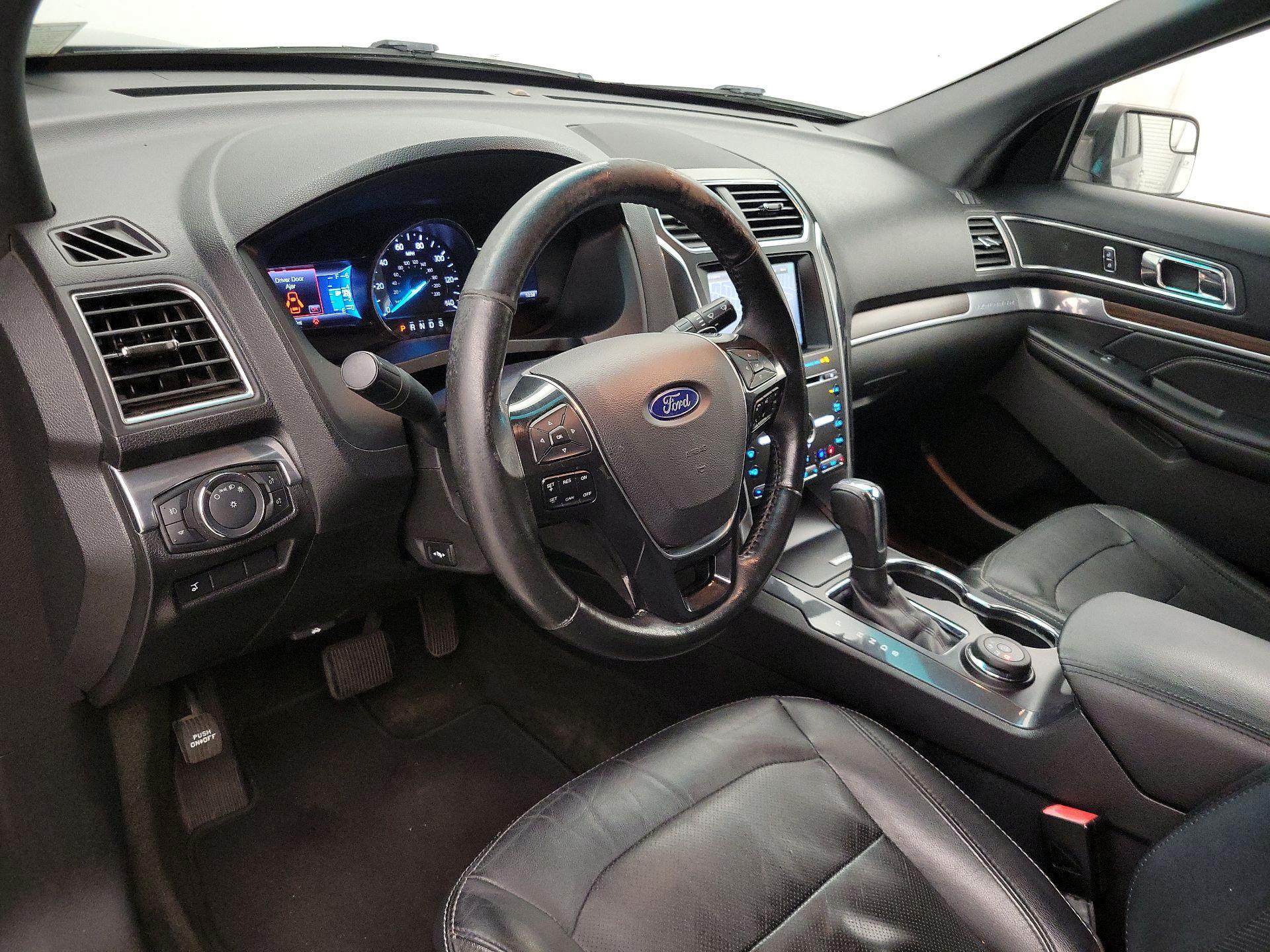 Thumbnail: 2016 Ford Explorer - 9