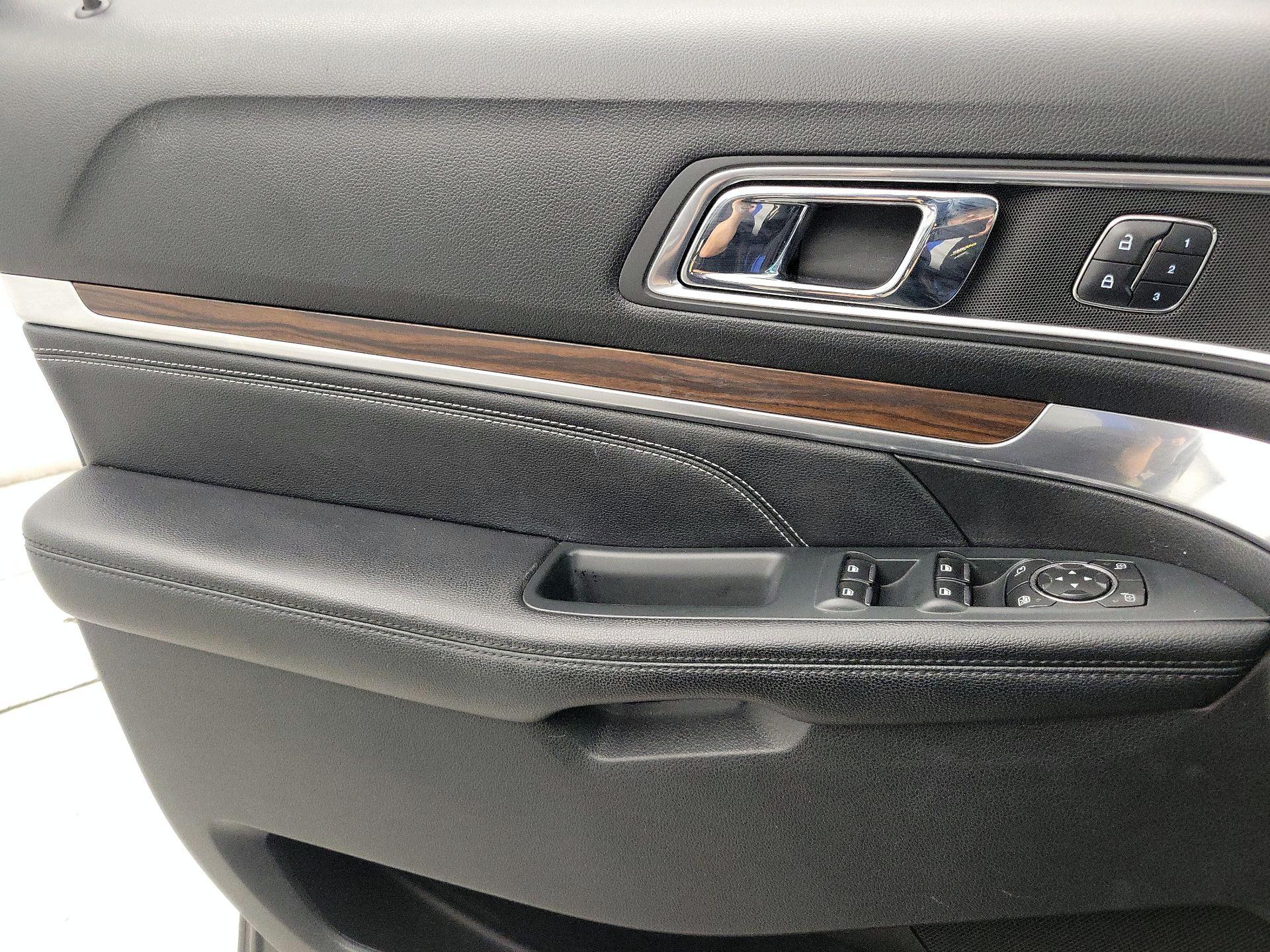 Thumbnail: 2016 Ford Explorer - 12