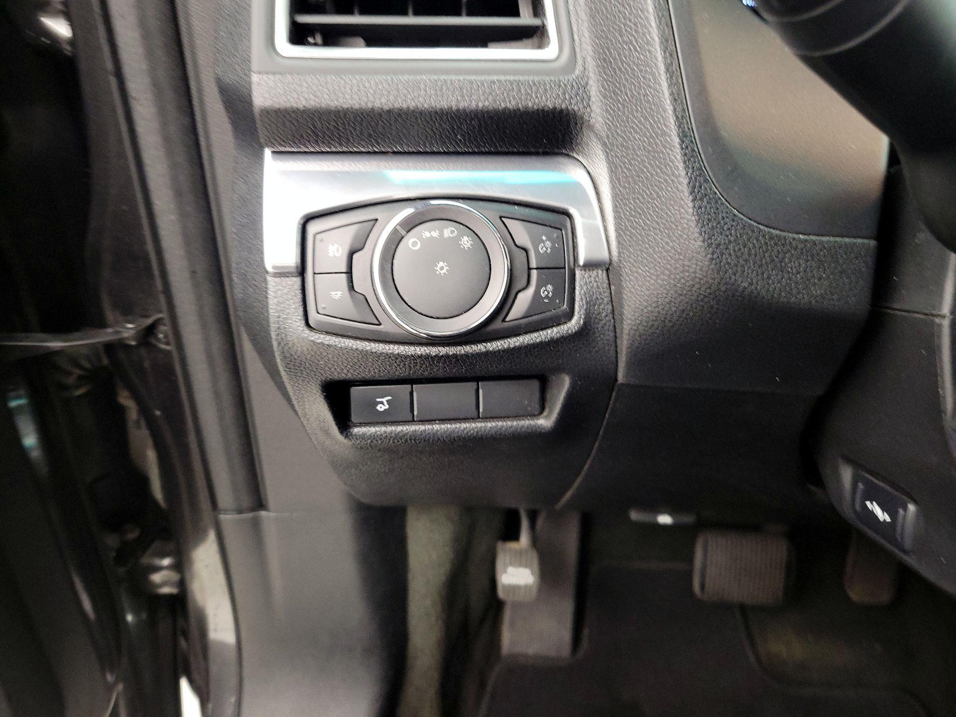 Thumbnail: 2016 Ford Explorer - 13