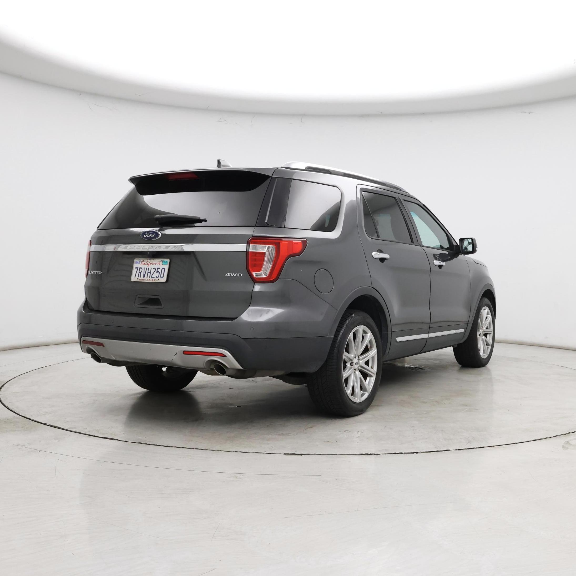 Thumbnail: 2016 Ford Explorer - 8
