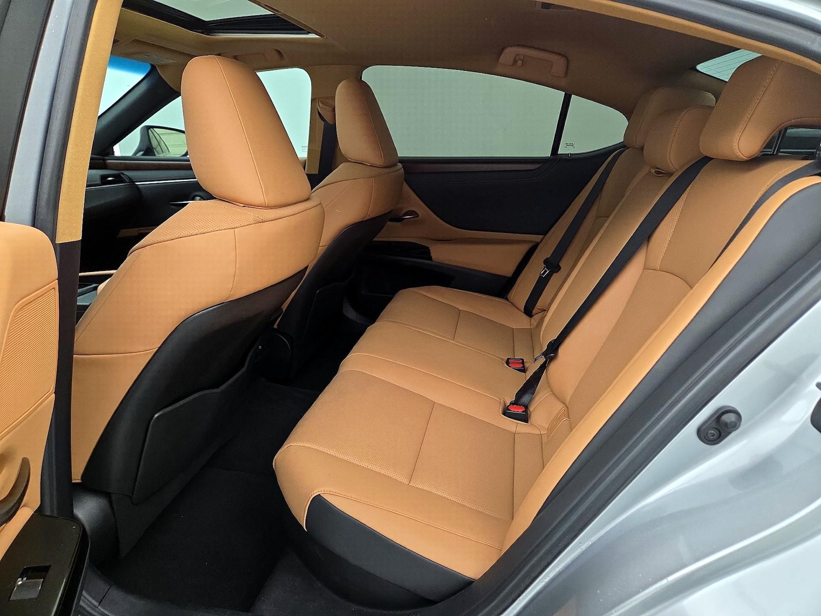 2025 Lexus ES Hybrid 300h - Photo 21
