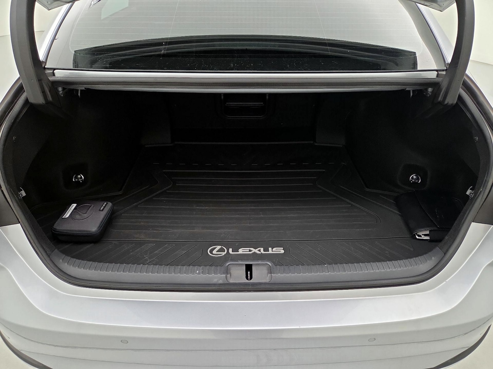 2025 Lexus ES Hybrid 300h - Photo 22