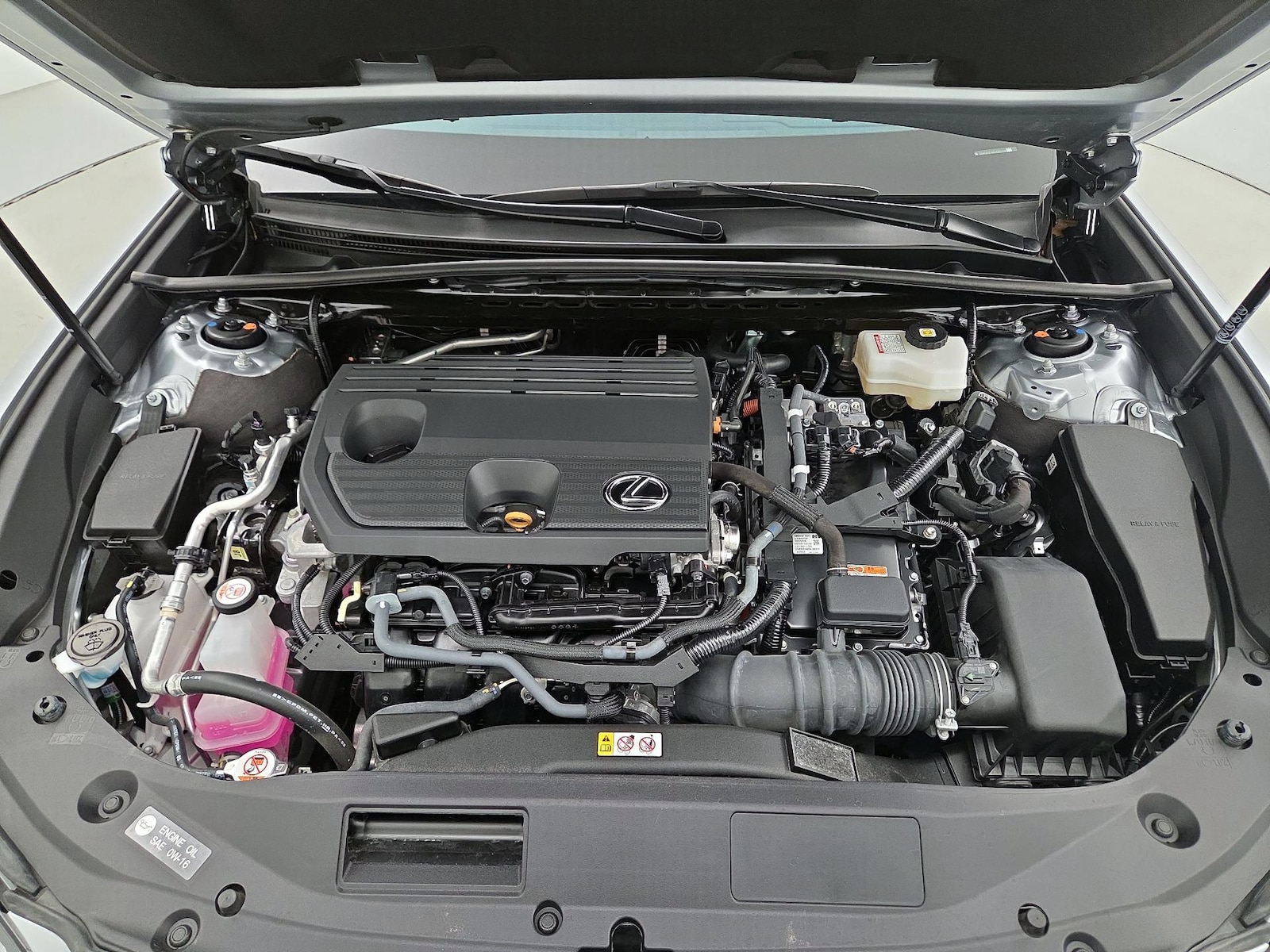 2025 Lexus ES Hybrid 300h - Photo 23
