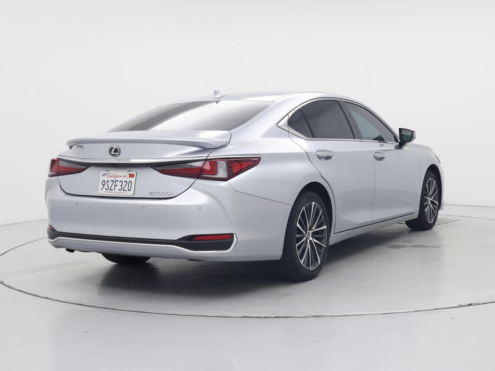 2025 Lexus ES Hybrid 300h - Photo 9