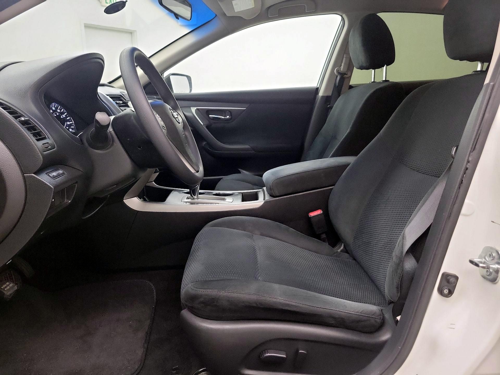 Thumbnail: 2015 Nissan Altima - 11