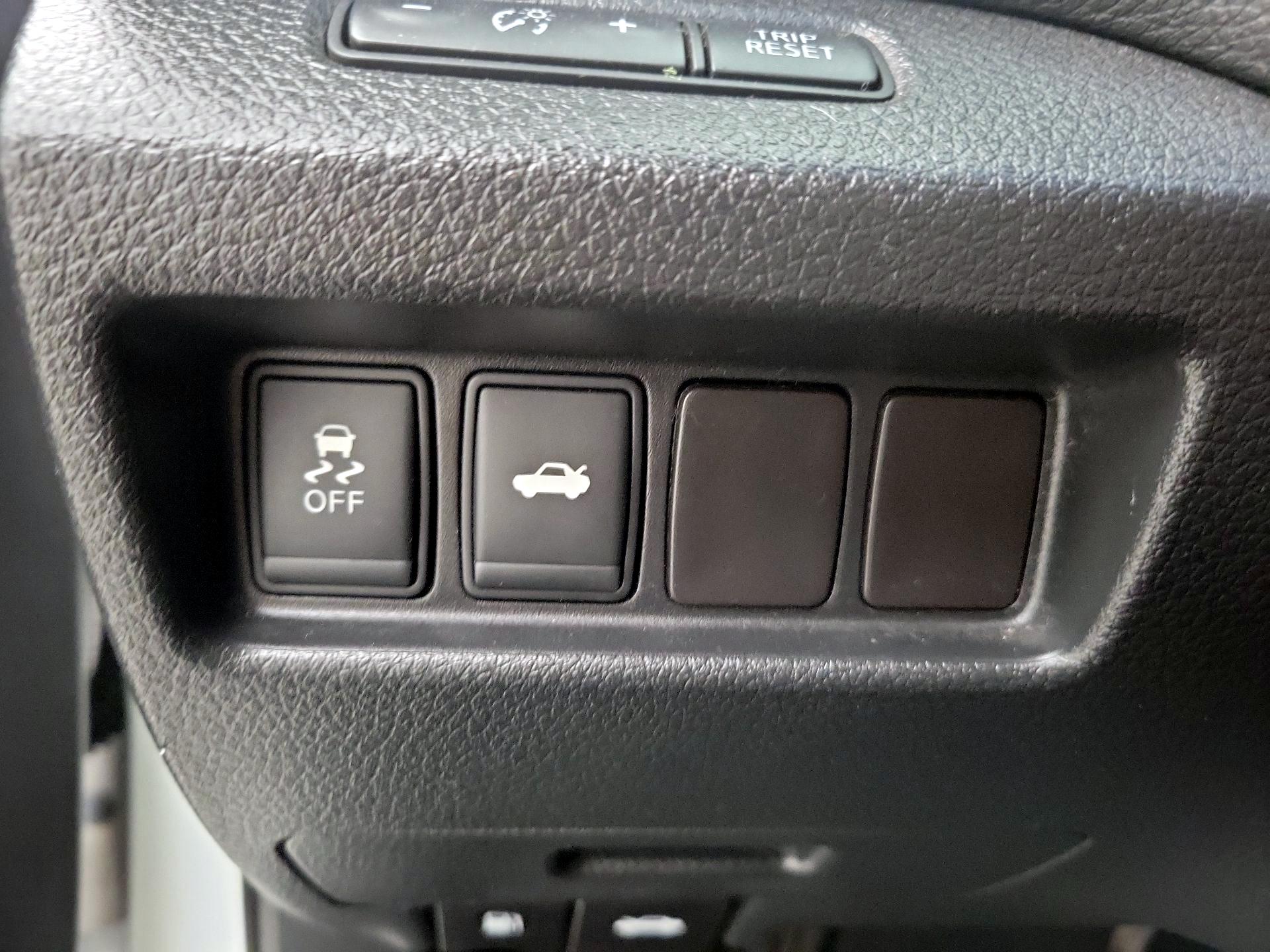 Thumbnail: 2015 Nissan Altima - 13