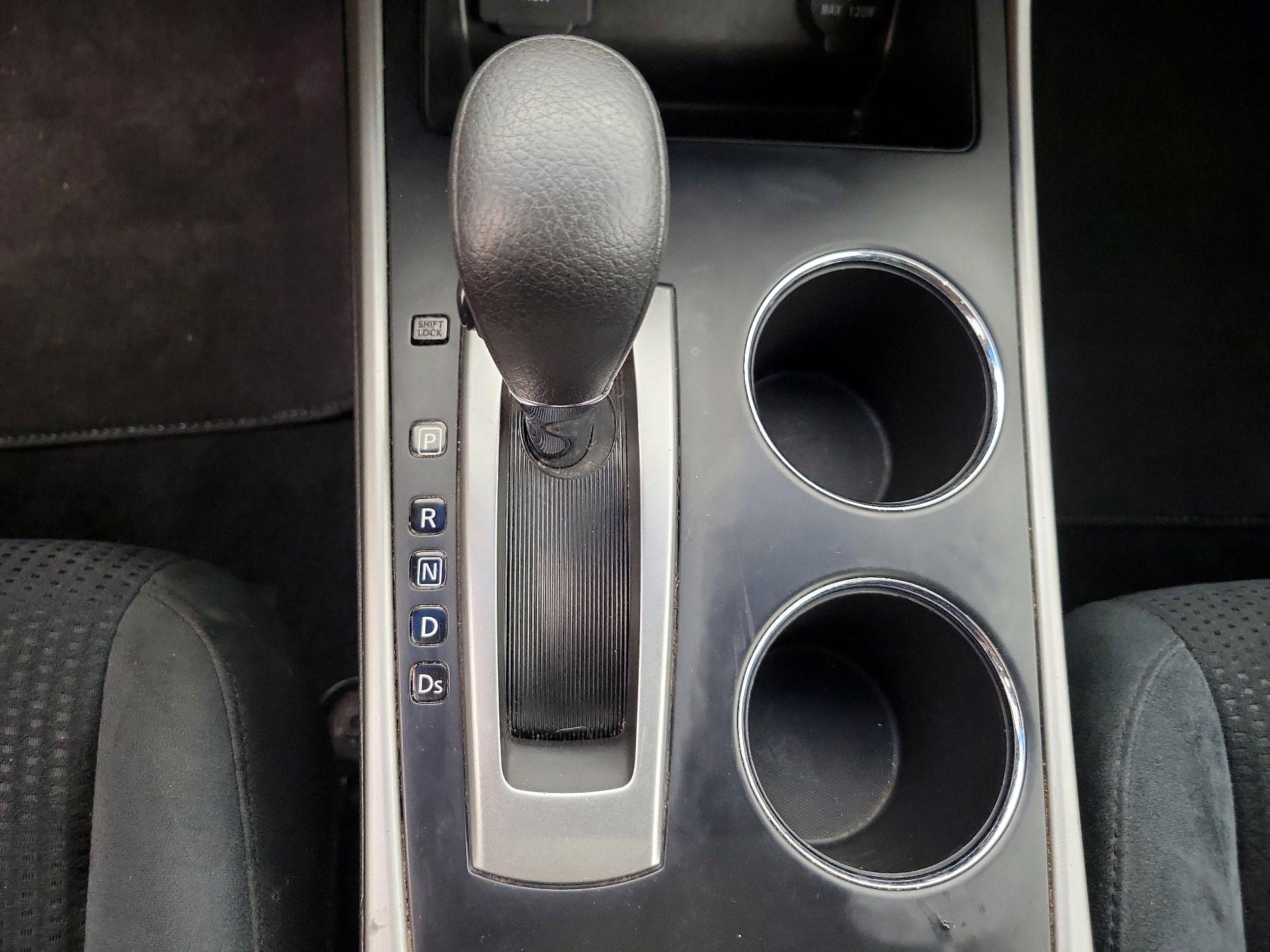 Thumbnail: 2015 Nissan Altima - 17