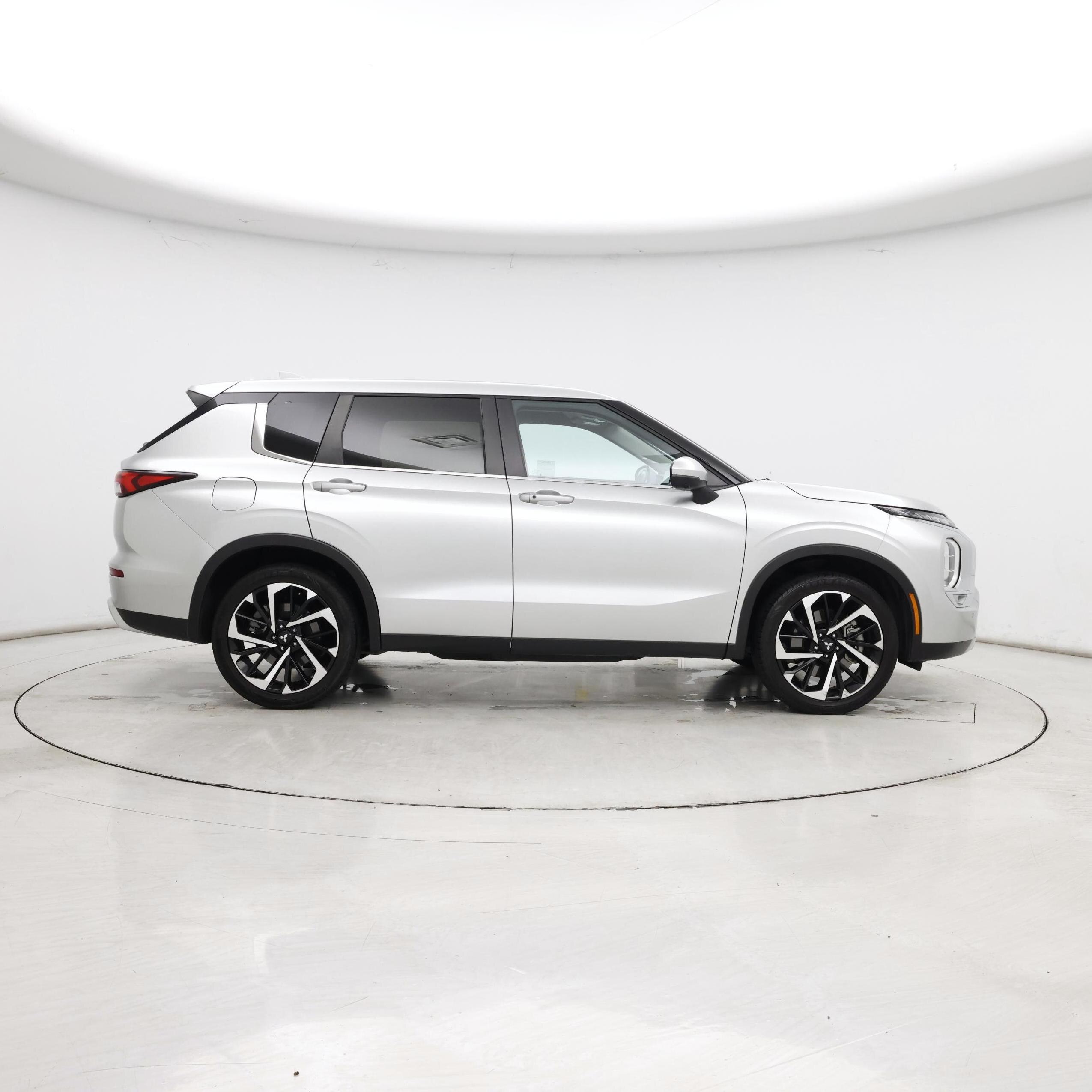 Thumbnail: 2024 Mitsubishi Outlander - 7
