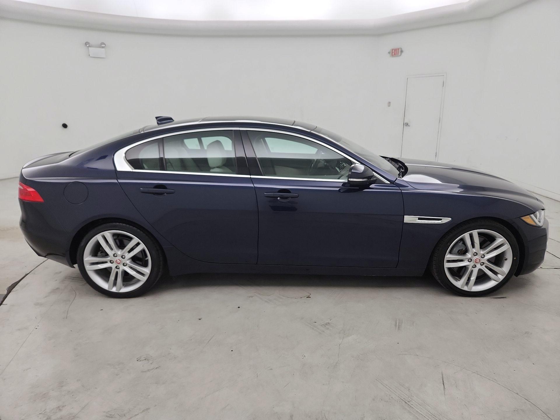 Thumbnail: 2017 Jaguar XE - 4