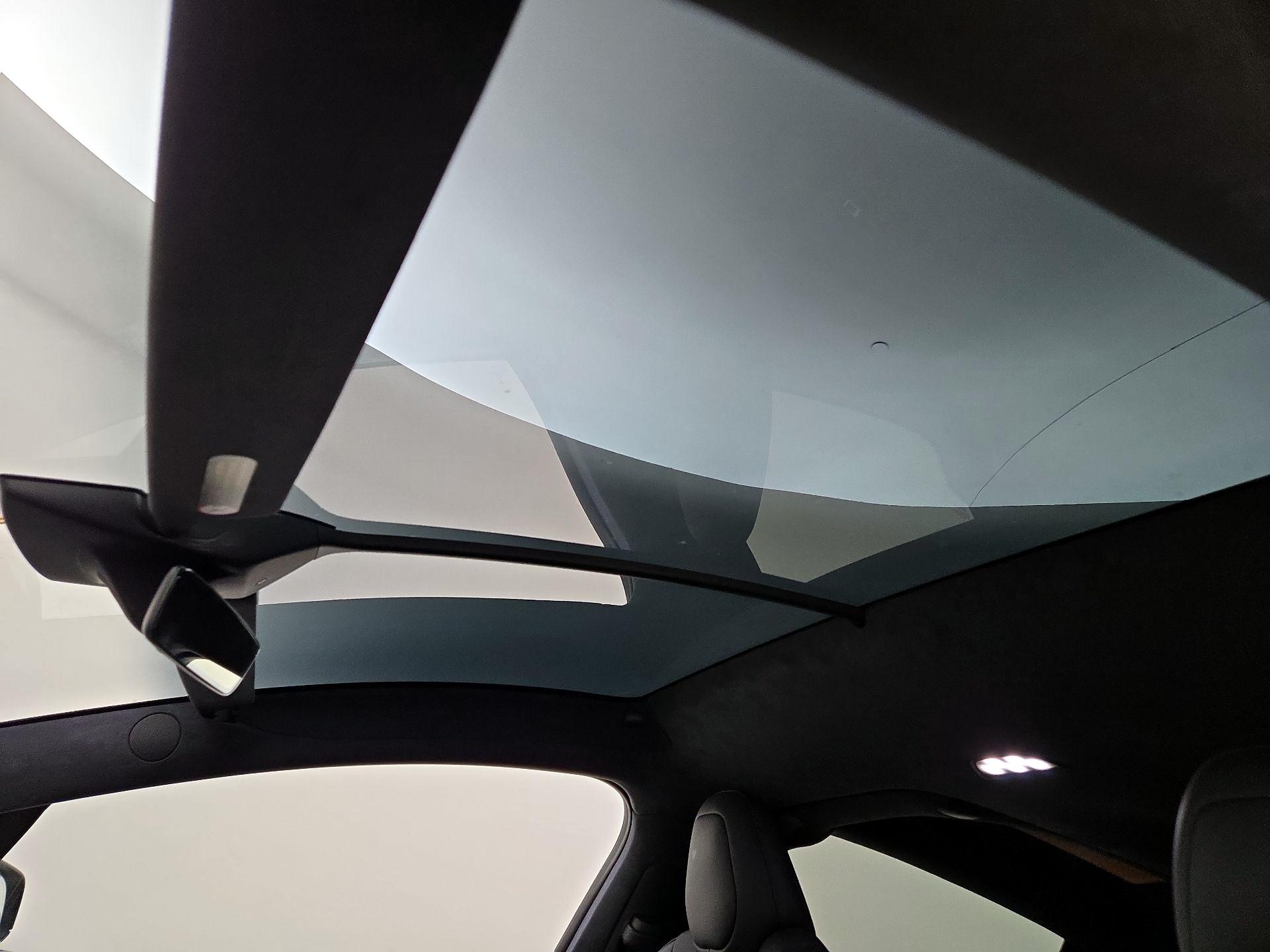 Thumbnail: 2022 Tesla Model X - 18