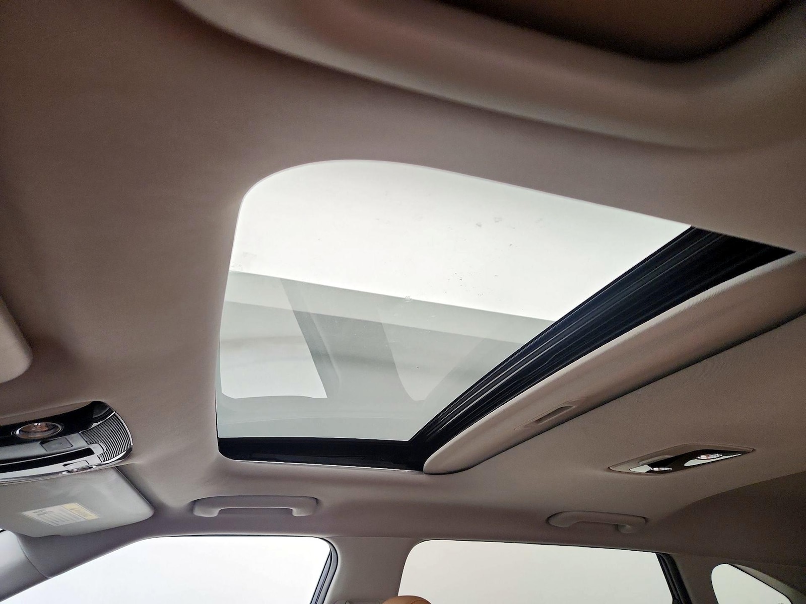 Sunroof(s) & Overhead Airbags