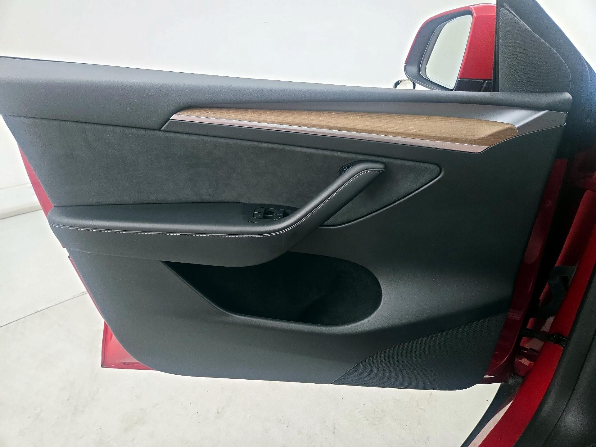 Thumbnail: 2023 Tesla Model Y - 12