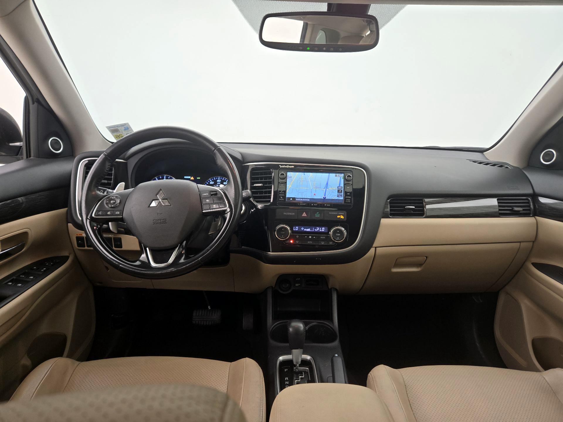 Thumbnail: 2016 Mitsubishi Outlander - 9