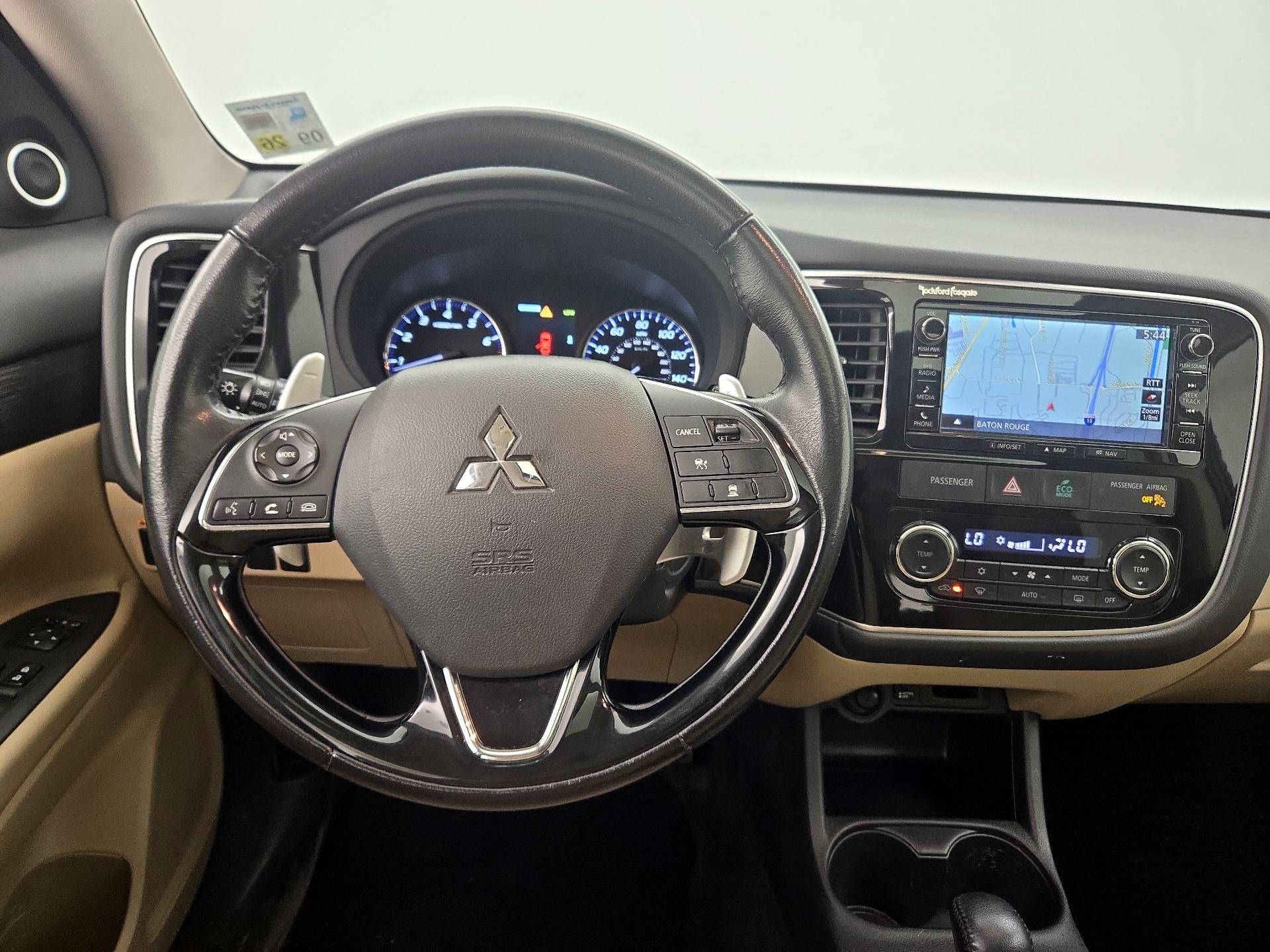 Thumbnail: 2016 Mitsubishi Outlander - 10