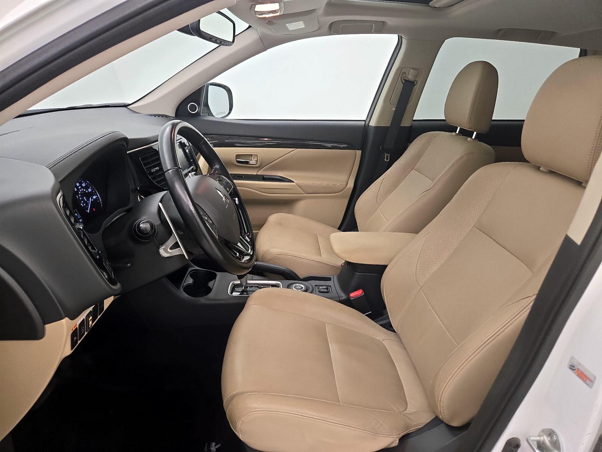 Thumbnail: 2016 Mitsubishi Outlander - 11