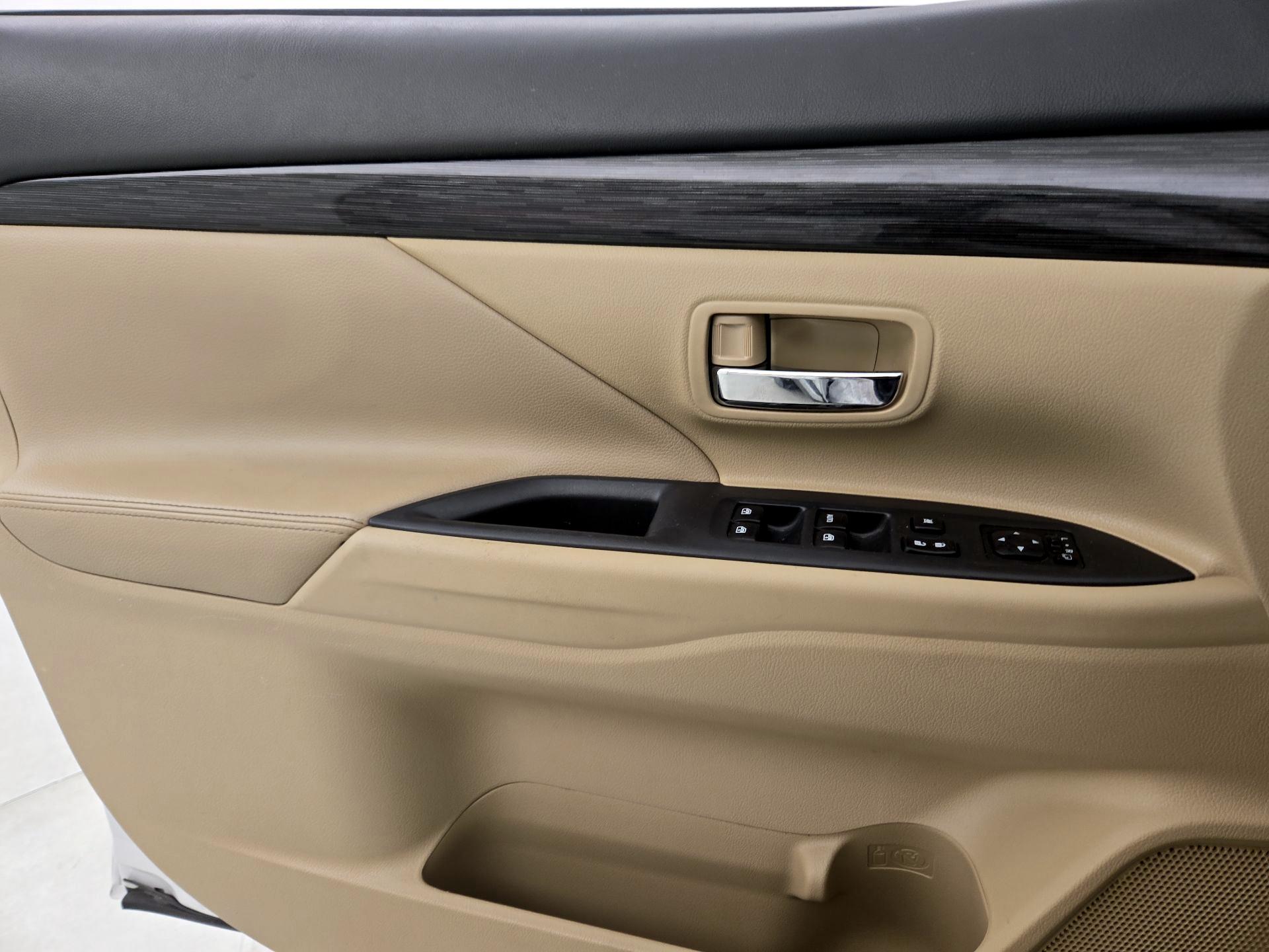 Thumbnail: 2016 Mitsubishi Outlander - 12