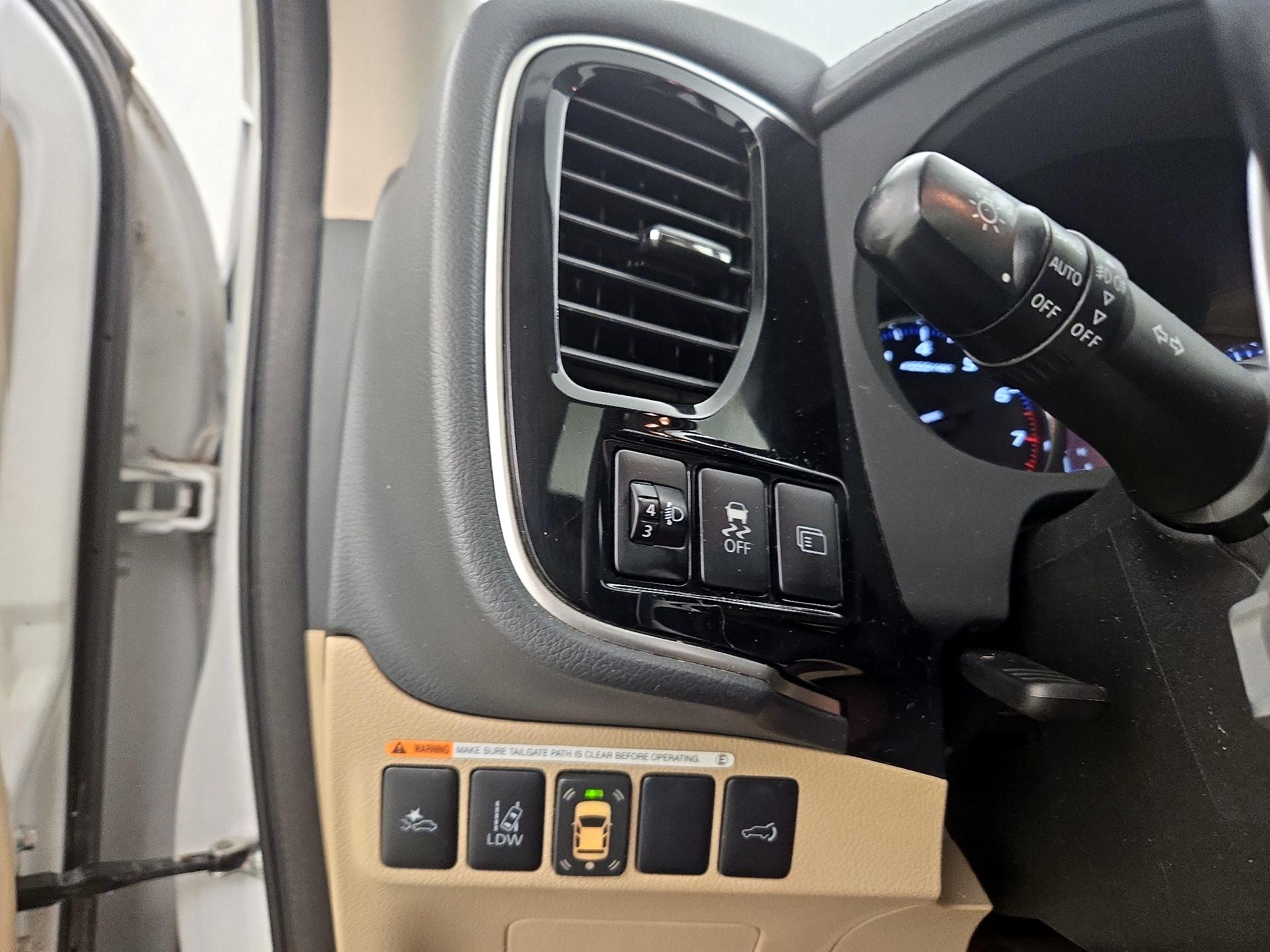 Thumbnail: 2016 Mitsubishi Outlander - 13