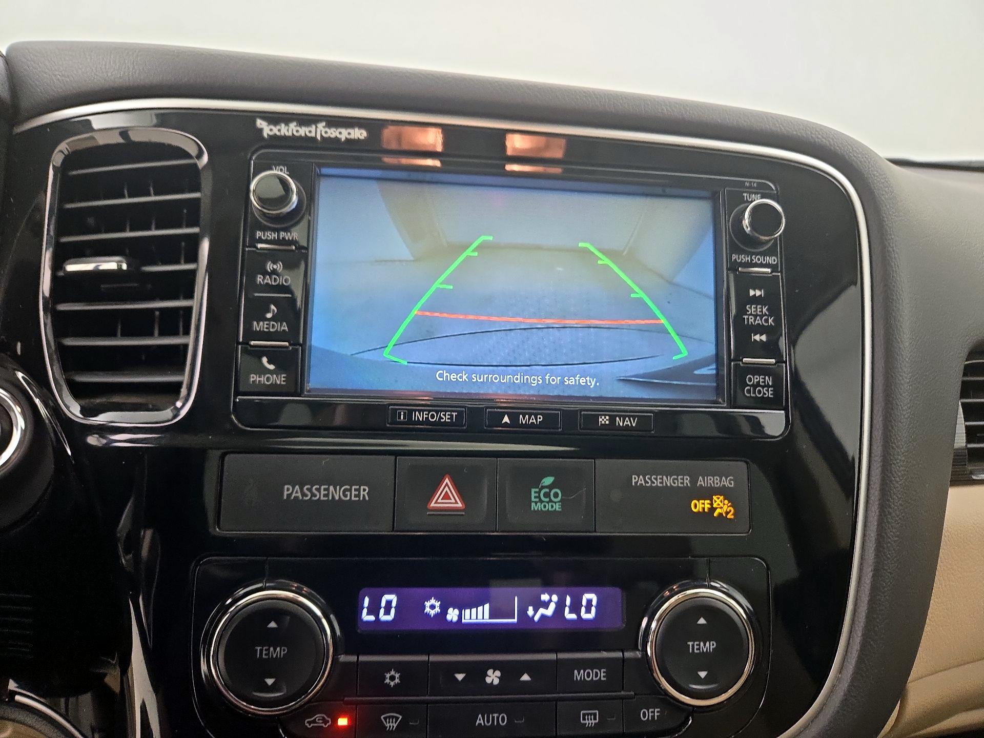 Thumbnail: 2016 Mitsubishi Outlander - 15
