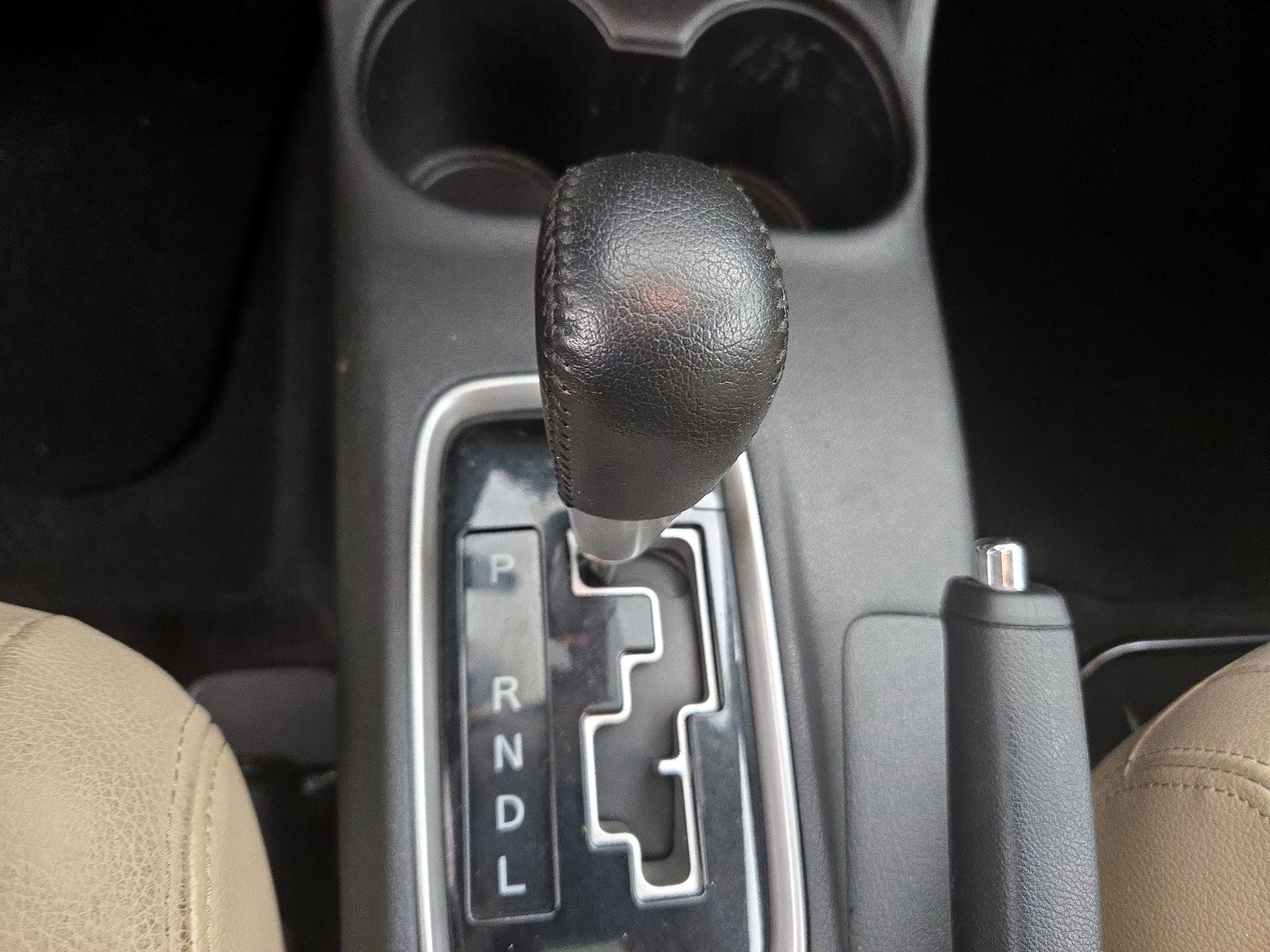 Thumbnail: 2016 Mitsubishi Outlander - 18