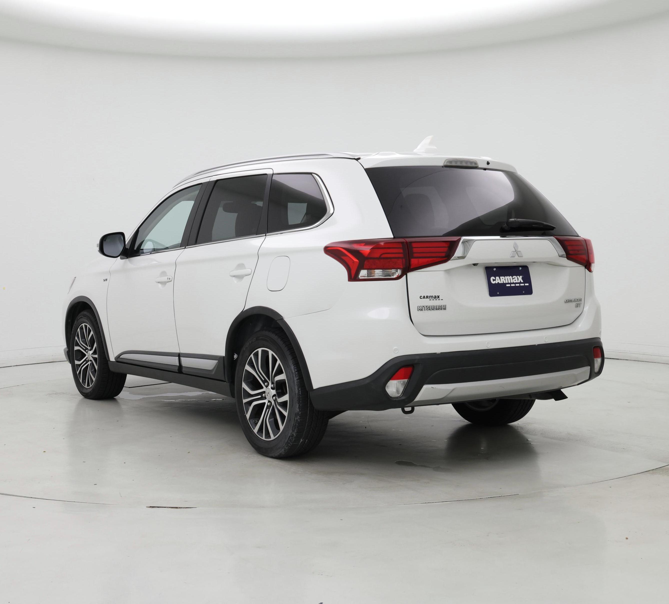 Thumbnail: 2016 Mitsubishi Outlander - 2