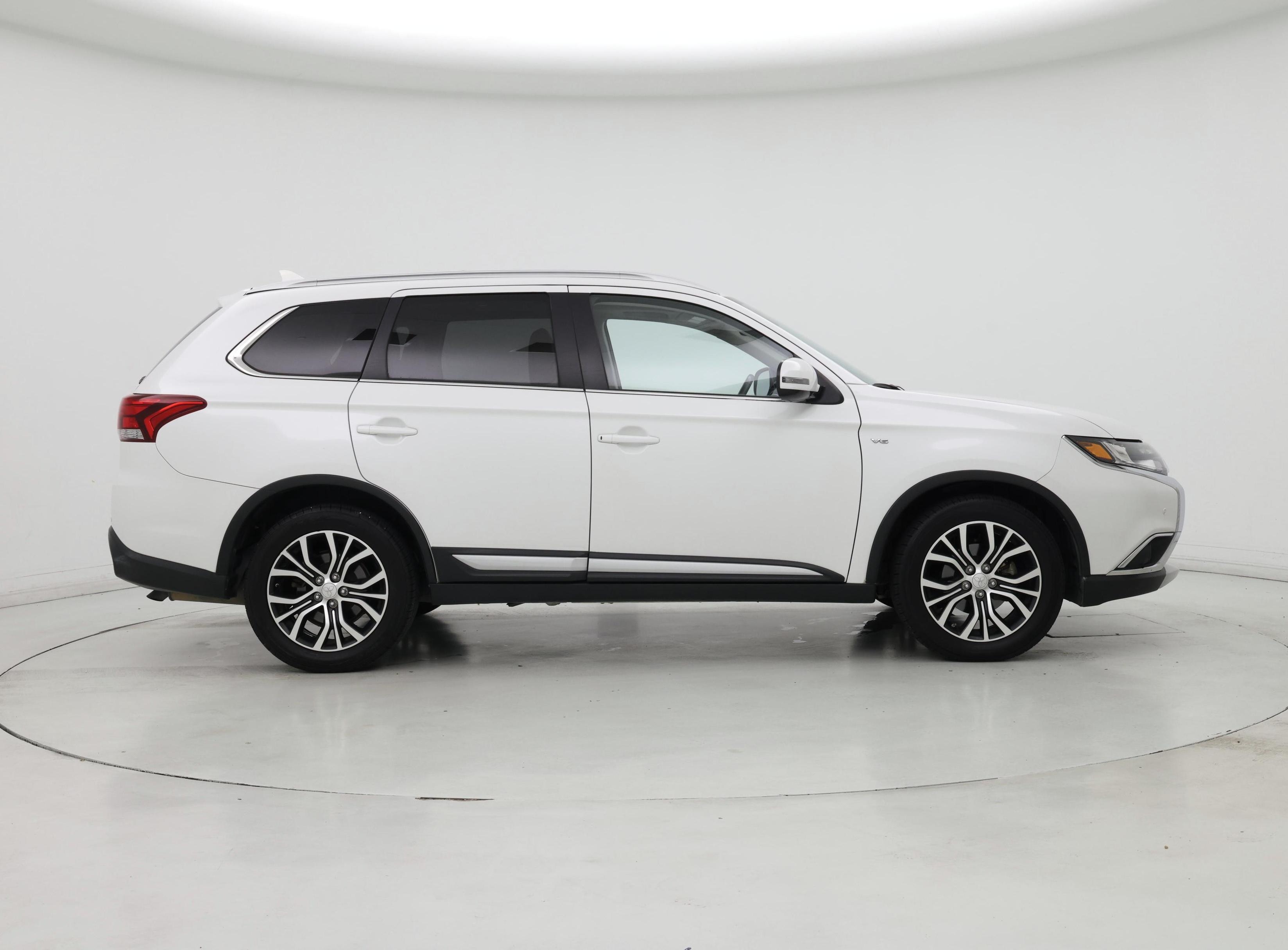 Thumbnail: 2016 Mitsubishi Outlander - 7