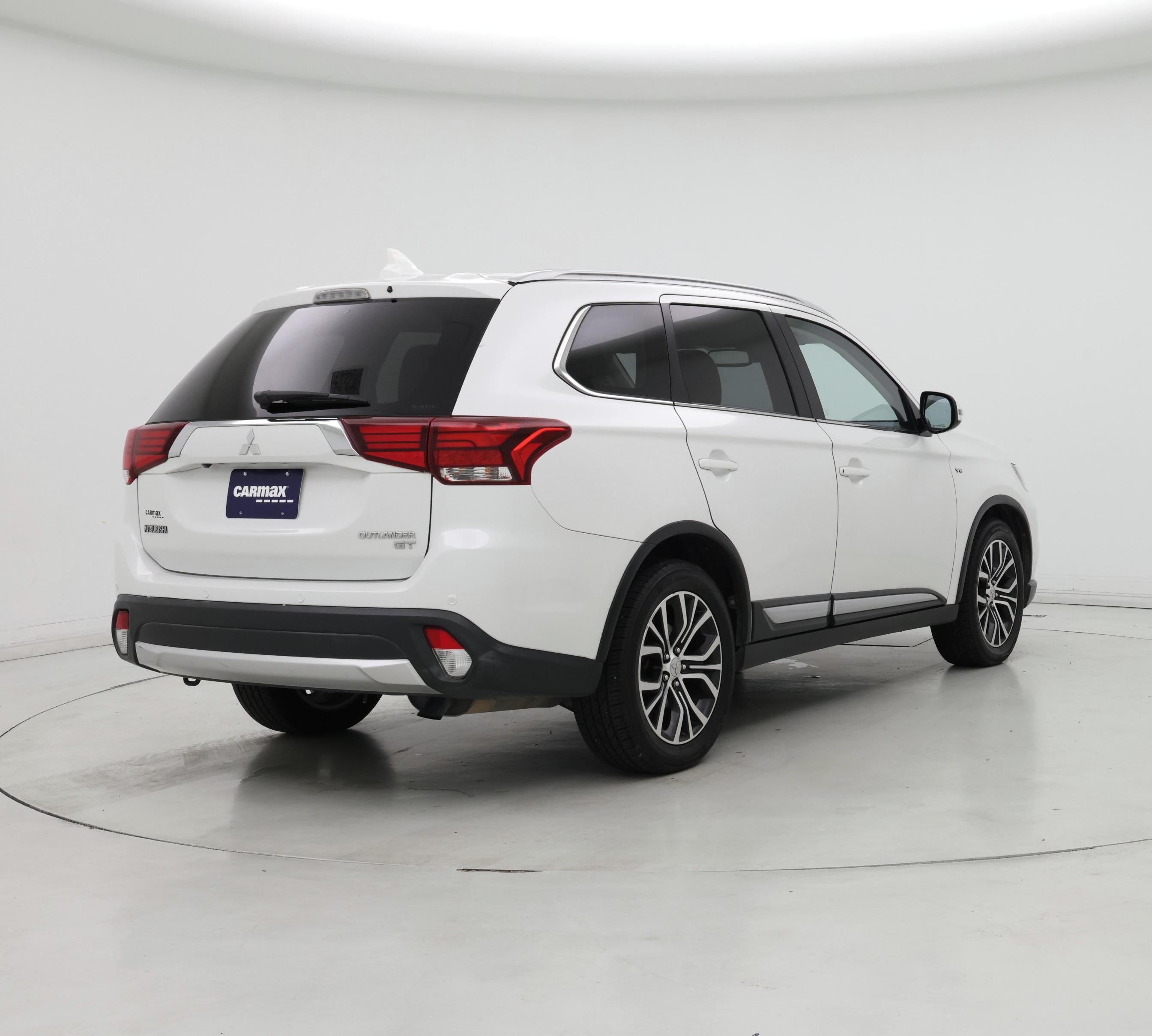 Thumbnail: 2016 Mitsubishi Outlander - 8